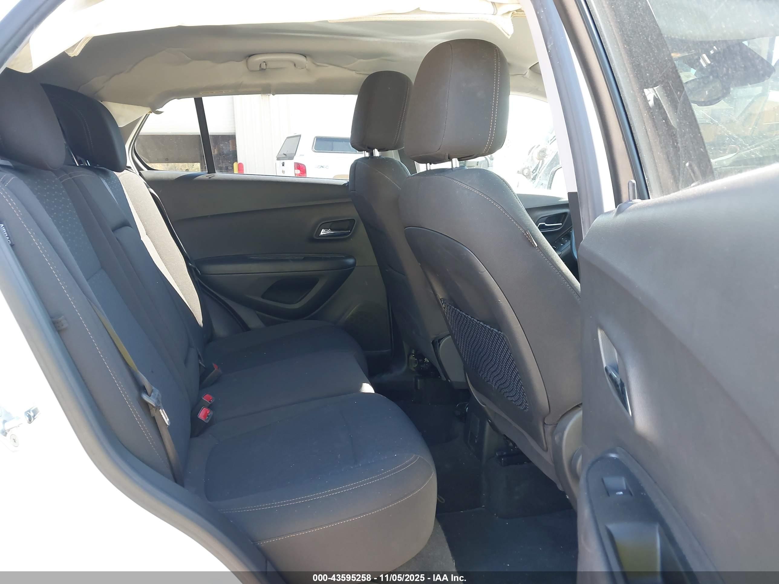 CHEVROLET TRAX image 8