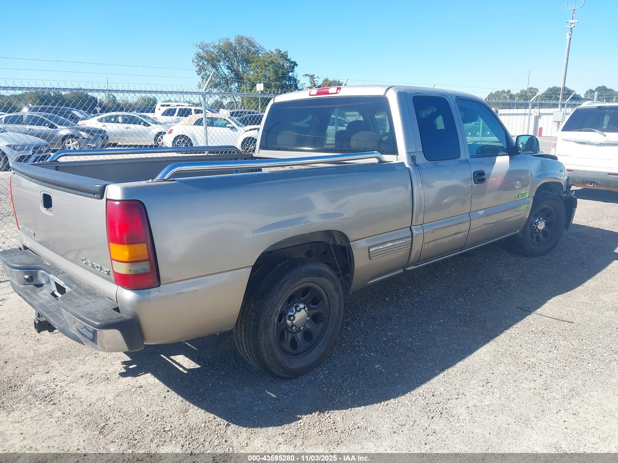 CHEVROLET SILVERADO image 4