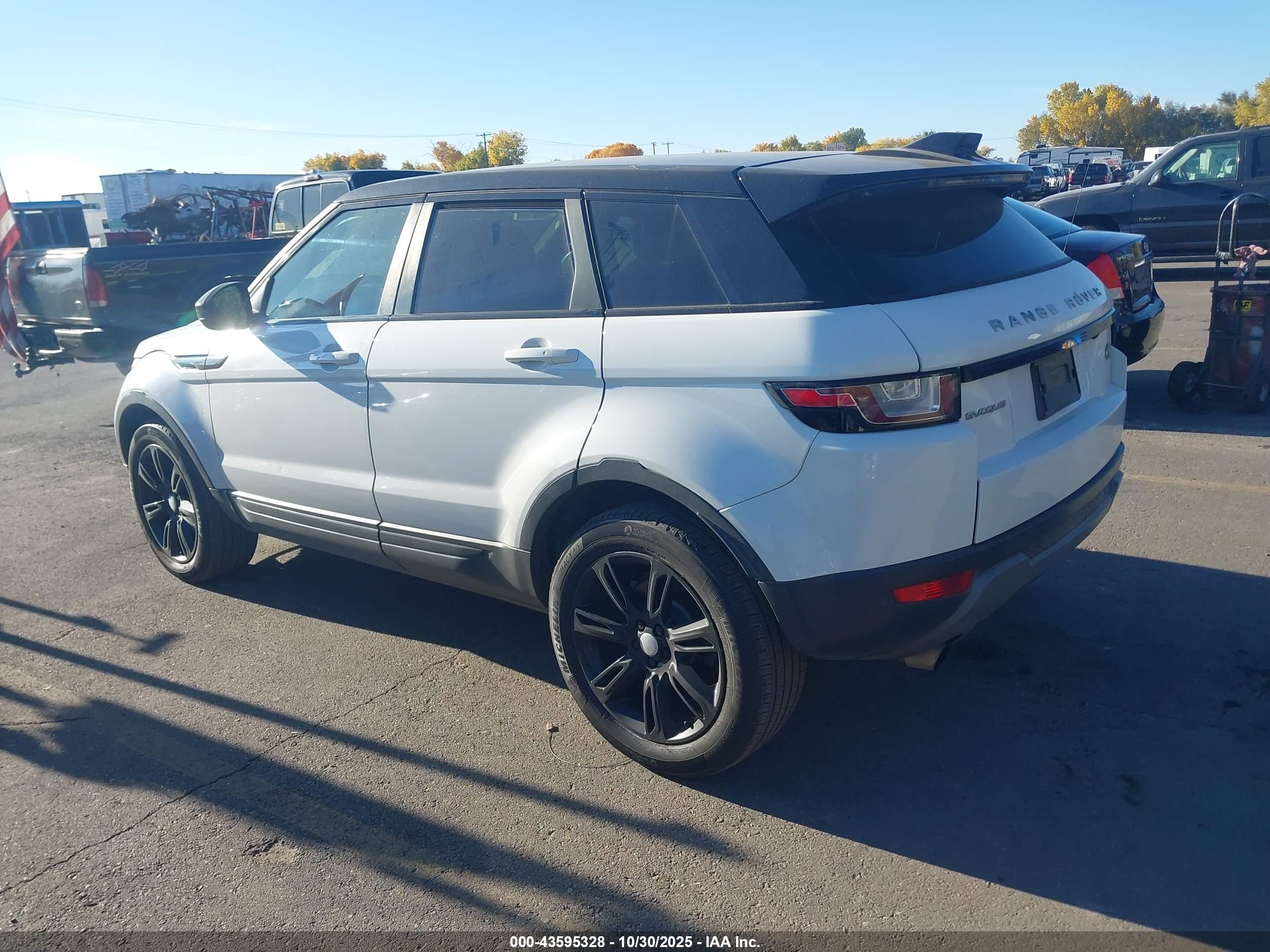 LAND ROVER image 3