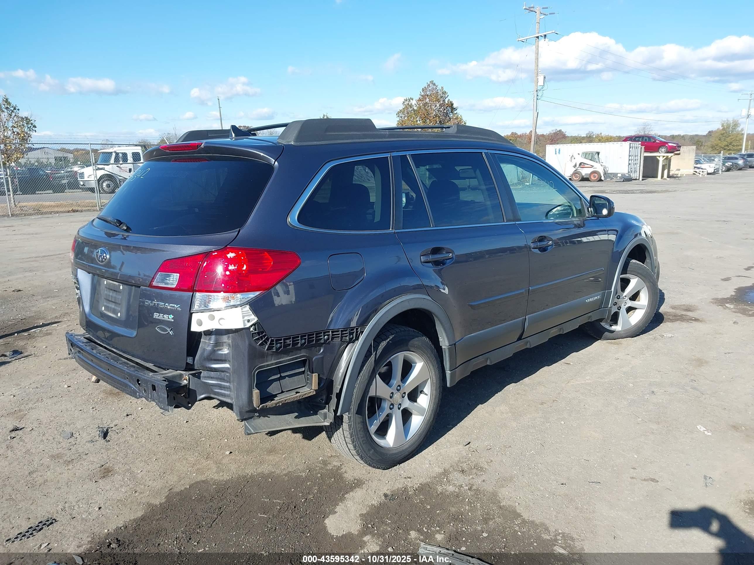 SUBARU OUTBACK image 4