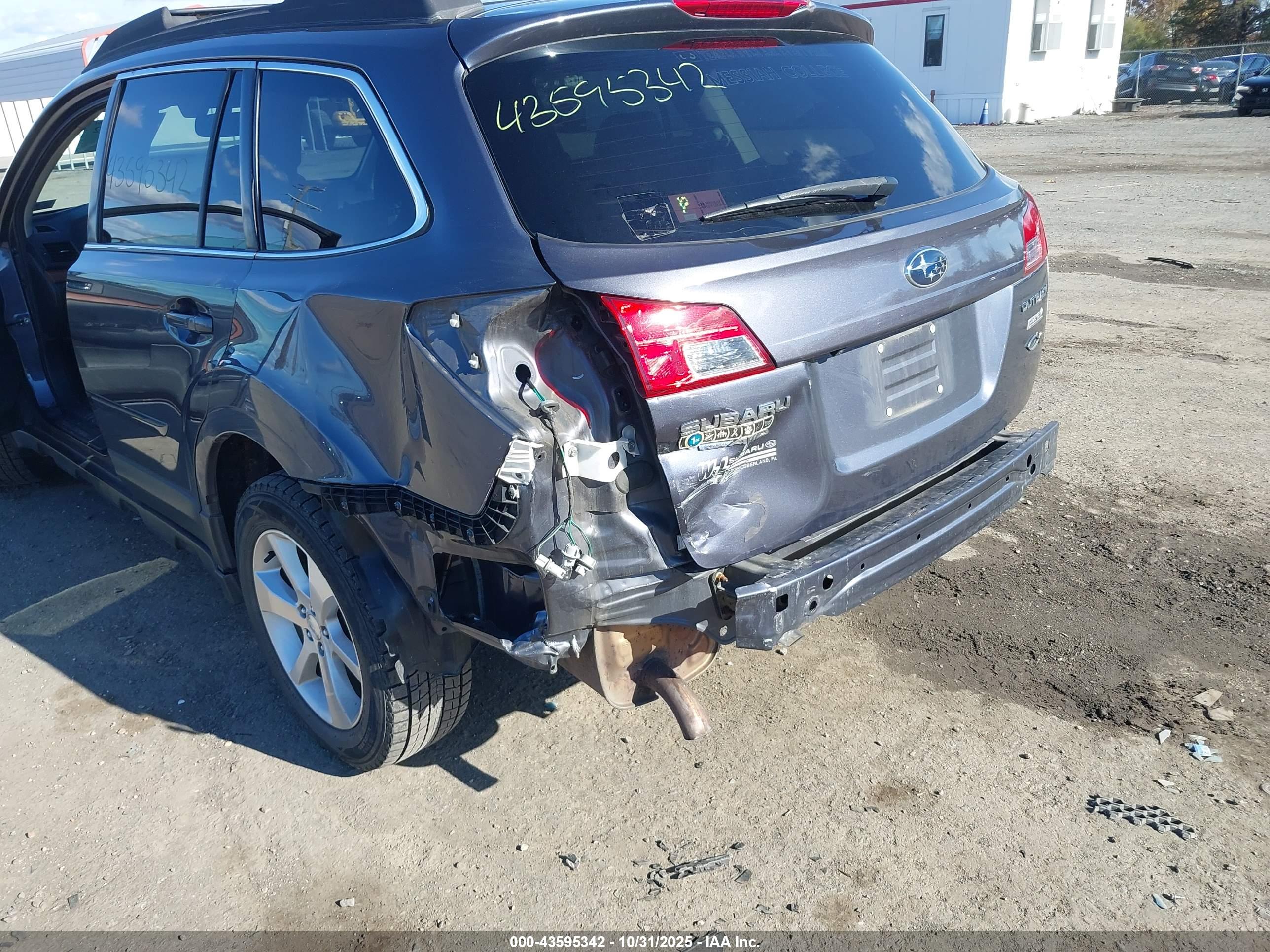 SUBARU OUTBACK image 6