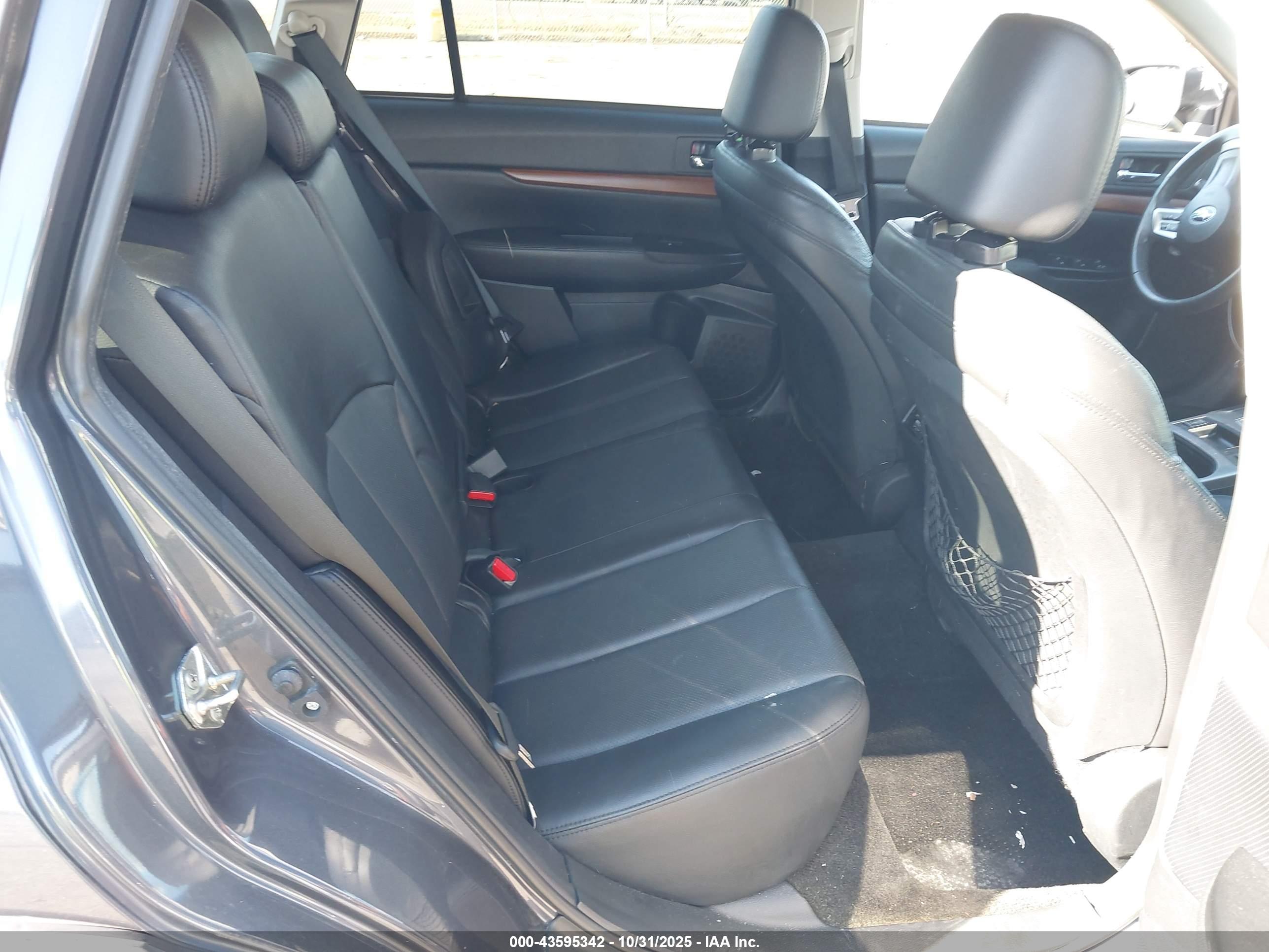 SUBARU OUTBACK image 8