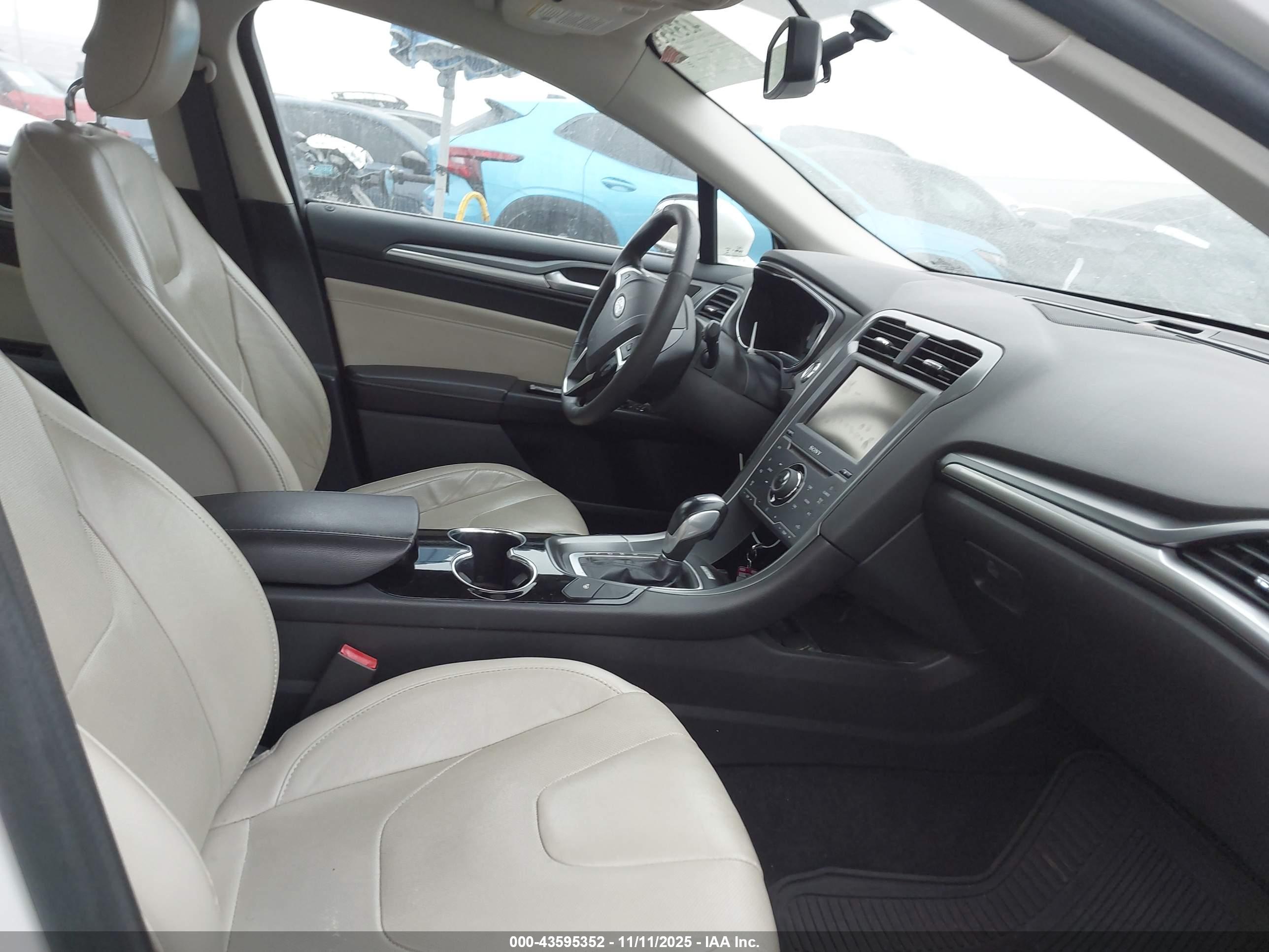 FORD FUSION image 5