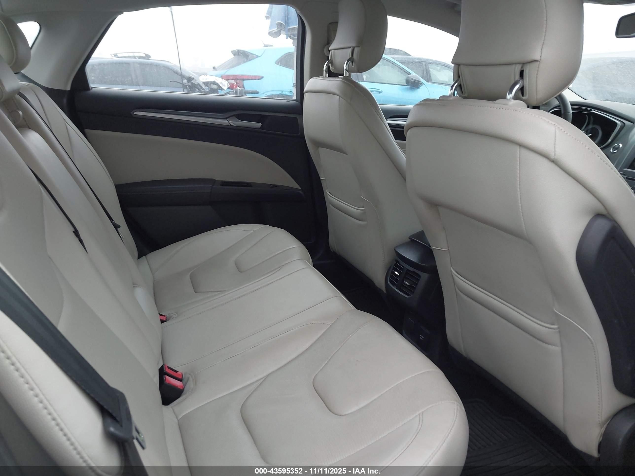 FORD FUSION image 8