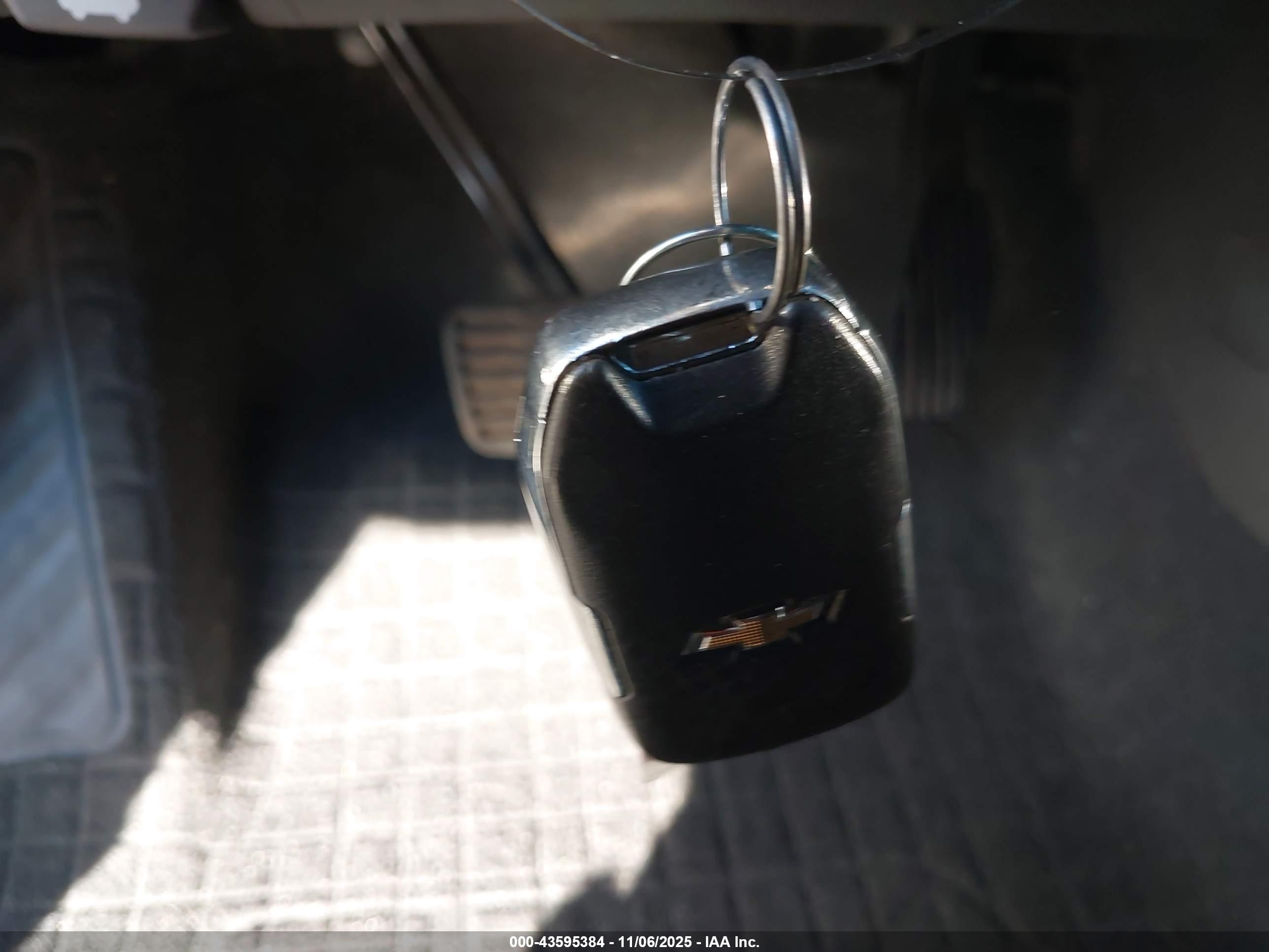 CHEVROLET SILVERADO image 11