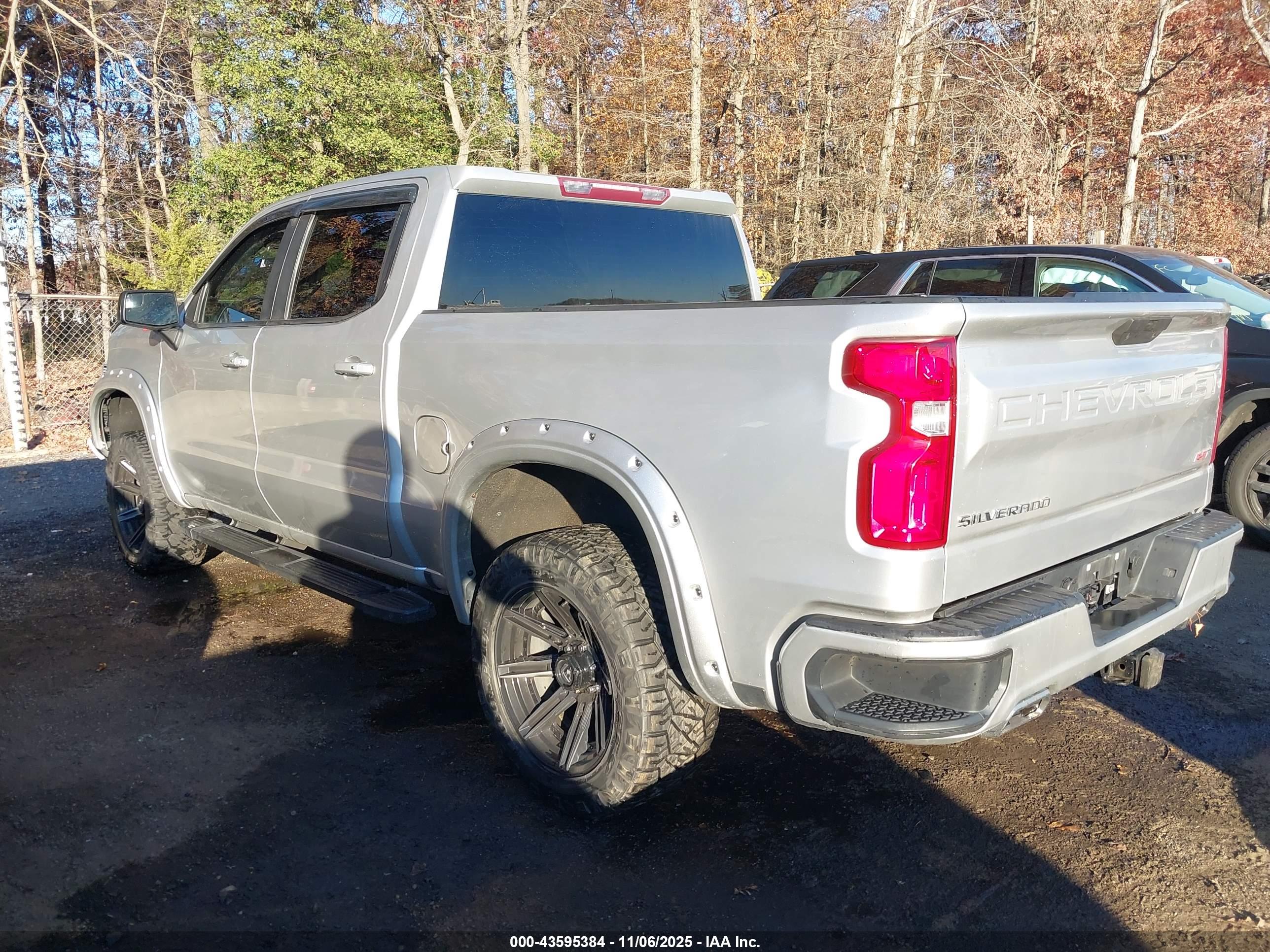 CHEVROLET SILVERADO image 3