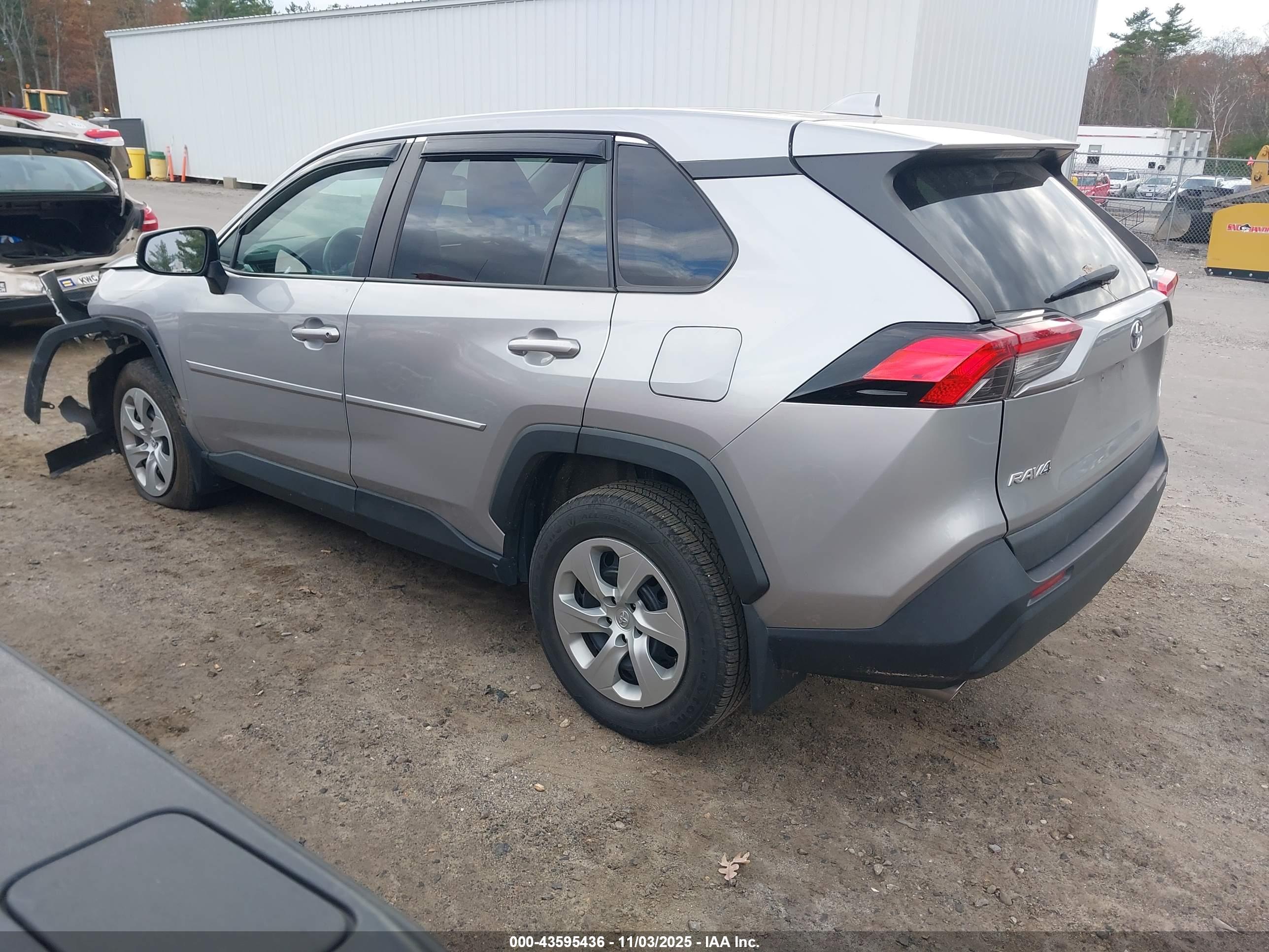 TOYOTA RAV4 image 3