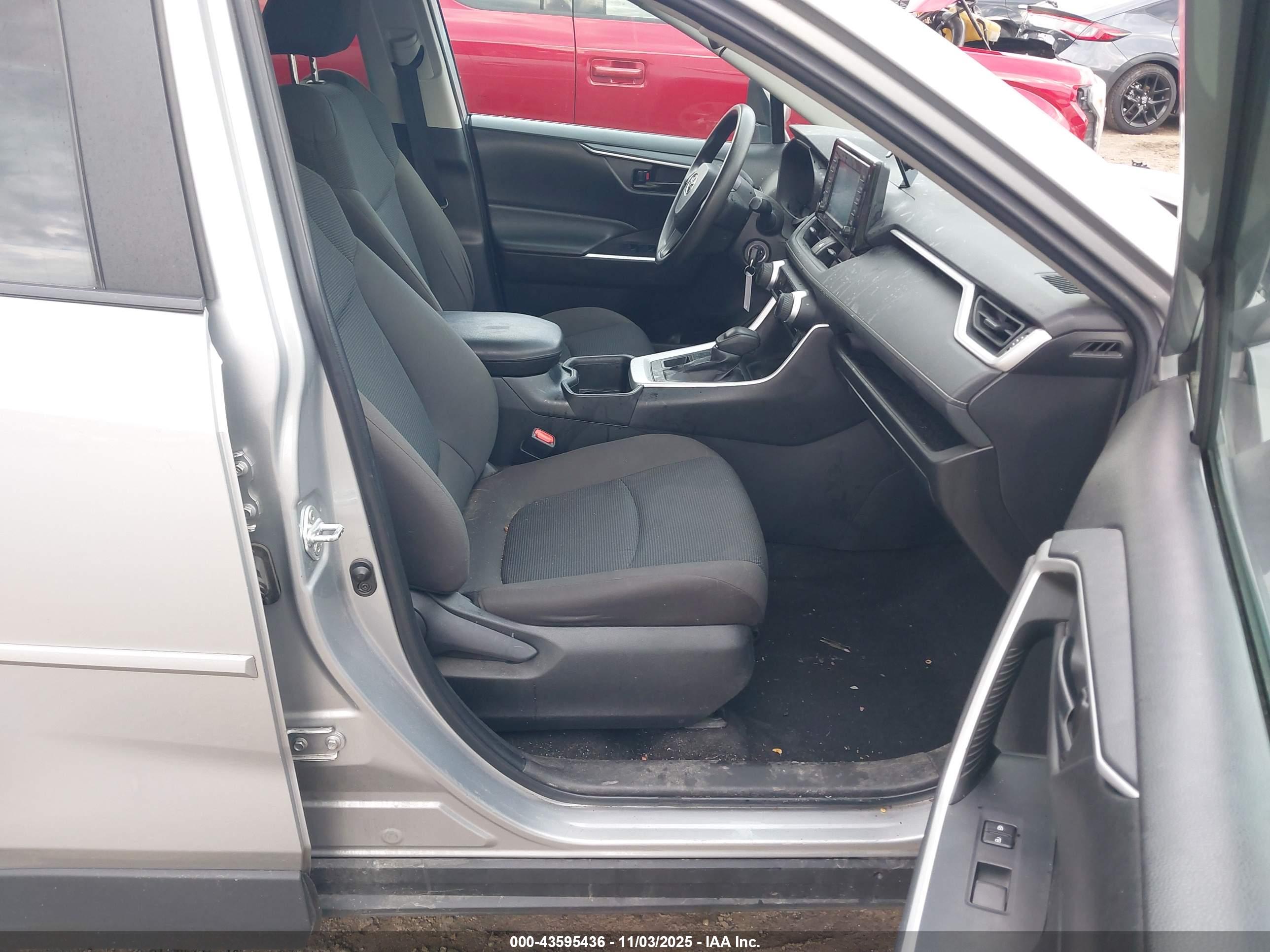 TOYOTA RAV4 image 5