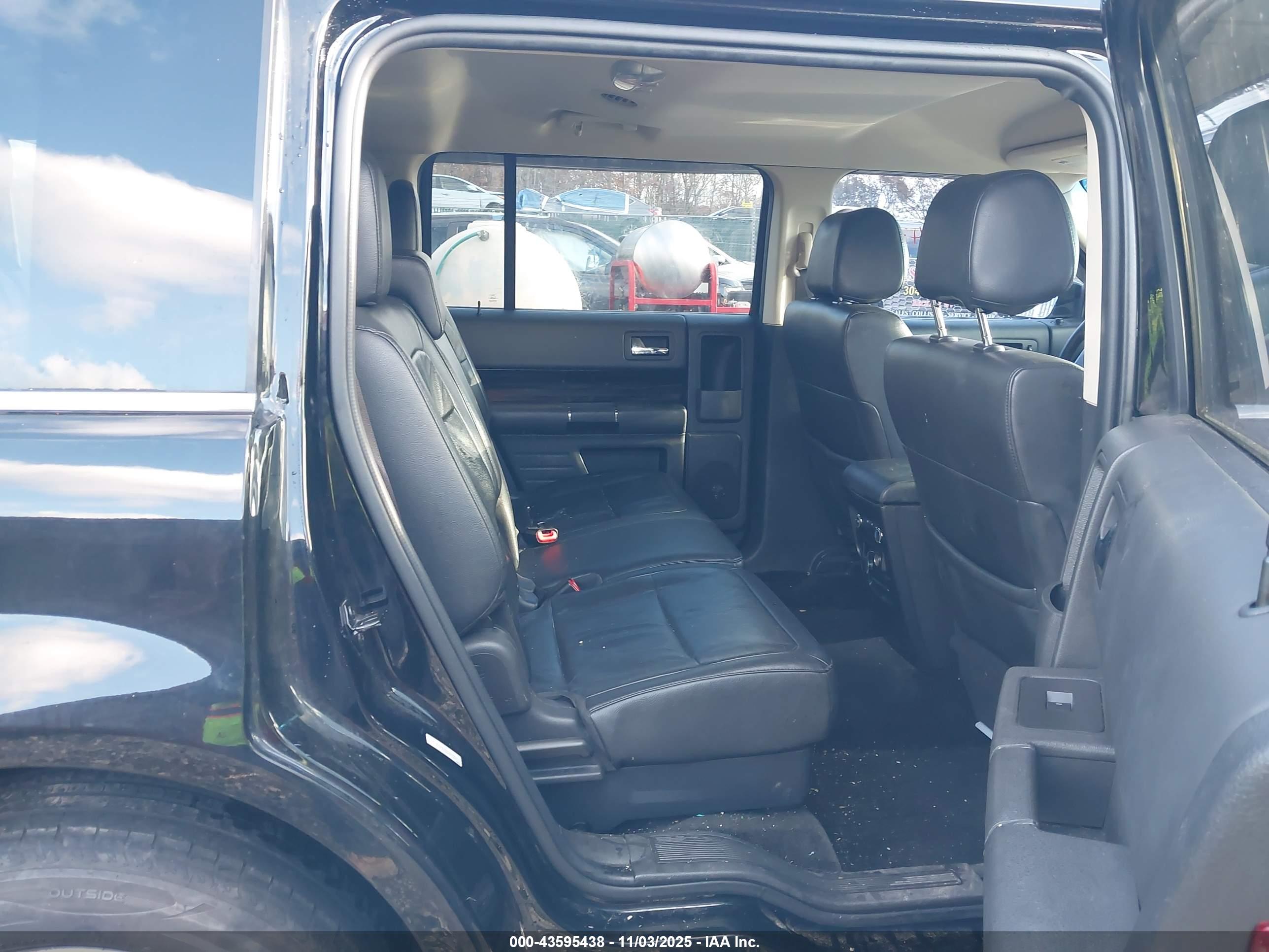 FORD FLEX image 8