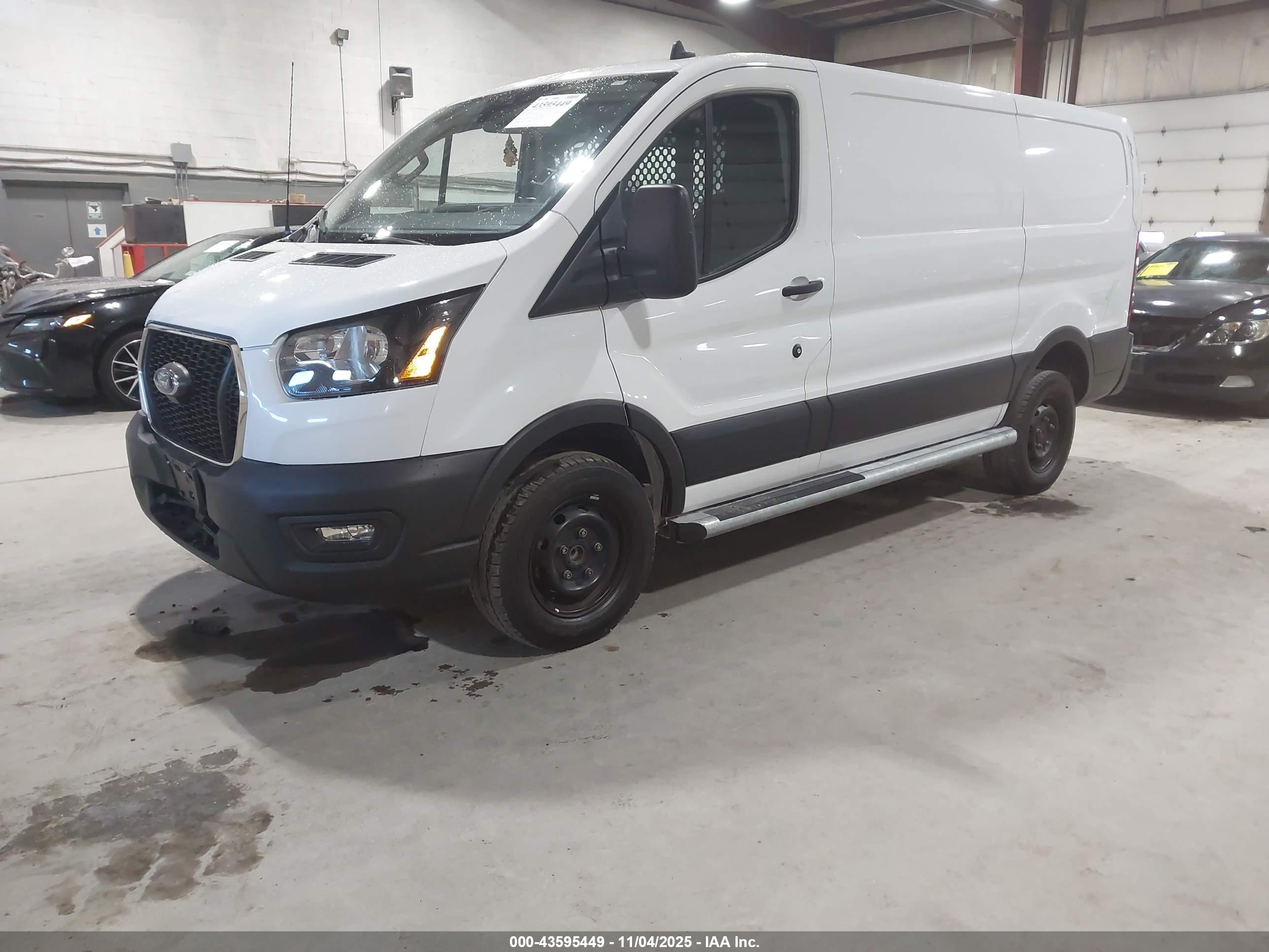 FORD TRANSIT-250 image 2