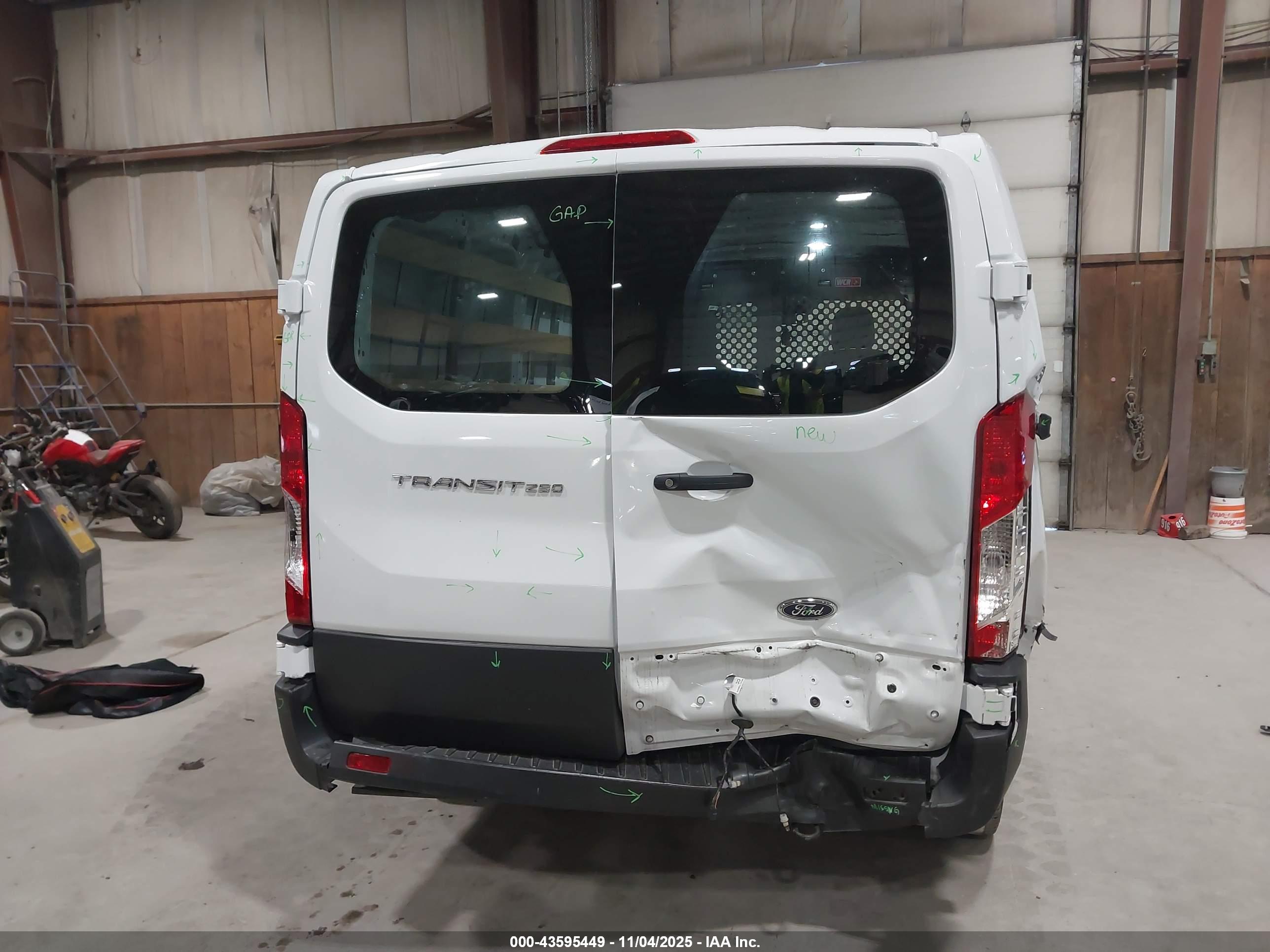 FORD TRANSIT-250 image 6