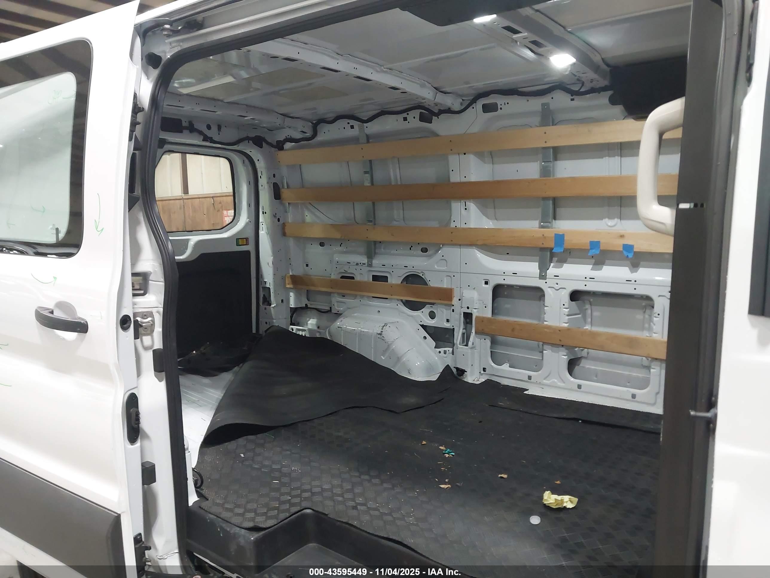 FORD TRANSIT-250 image 8