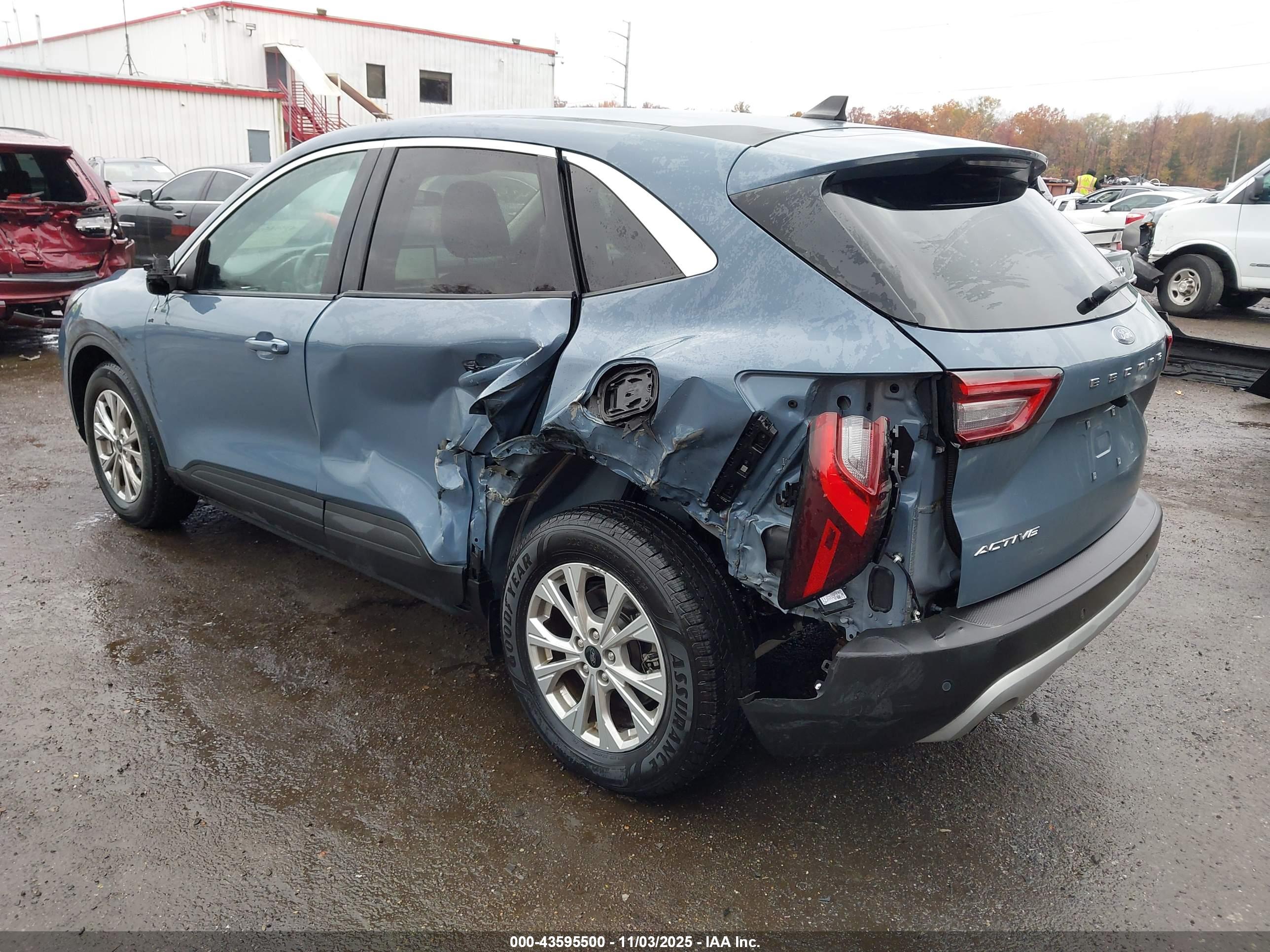 FORD ESCAPE image 3