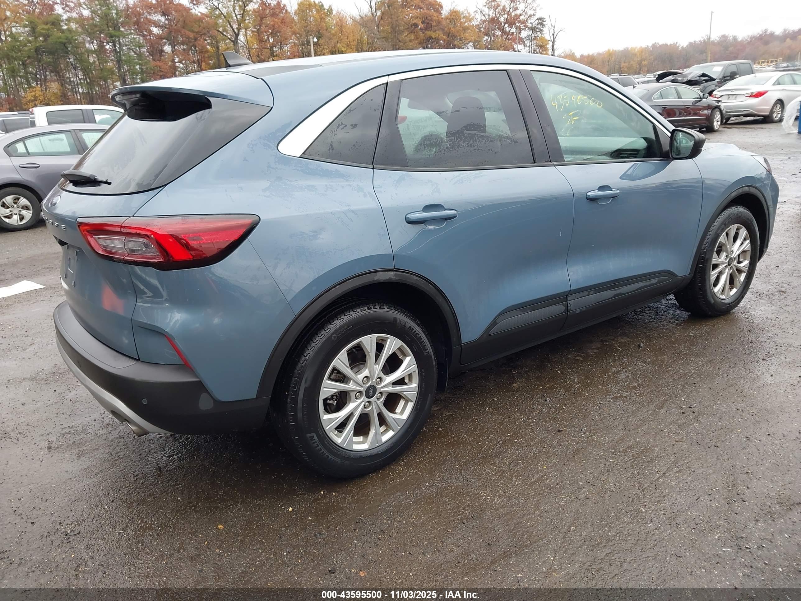 FORD ESCAPE image 4