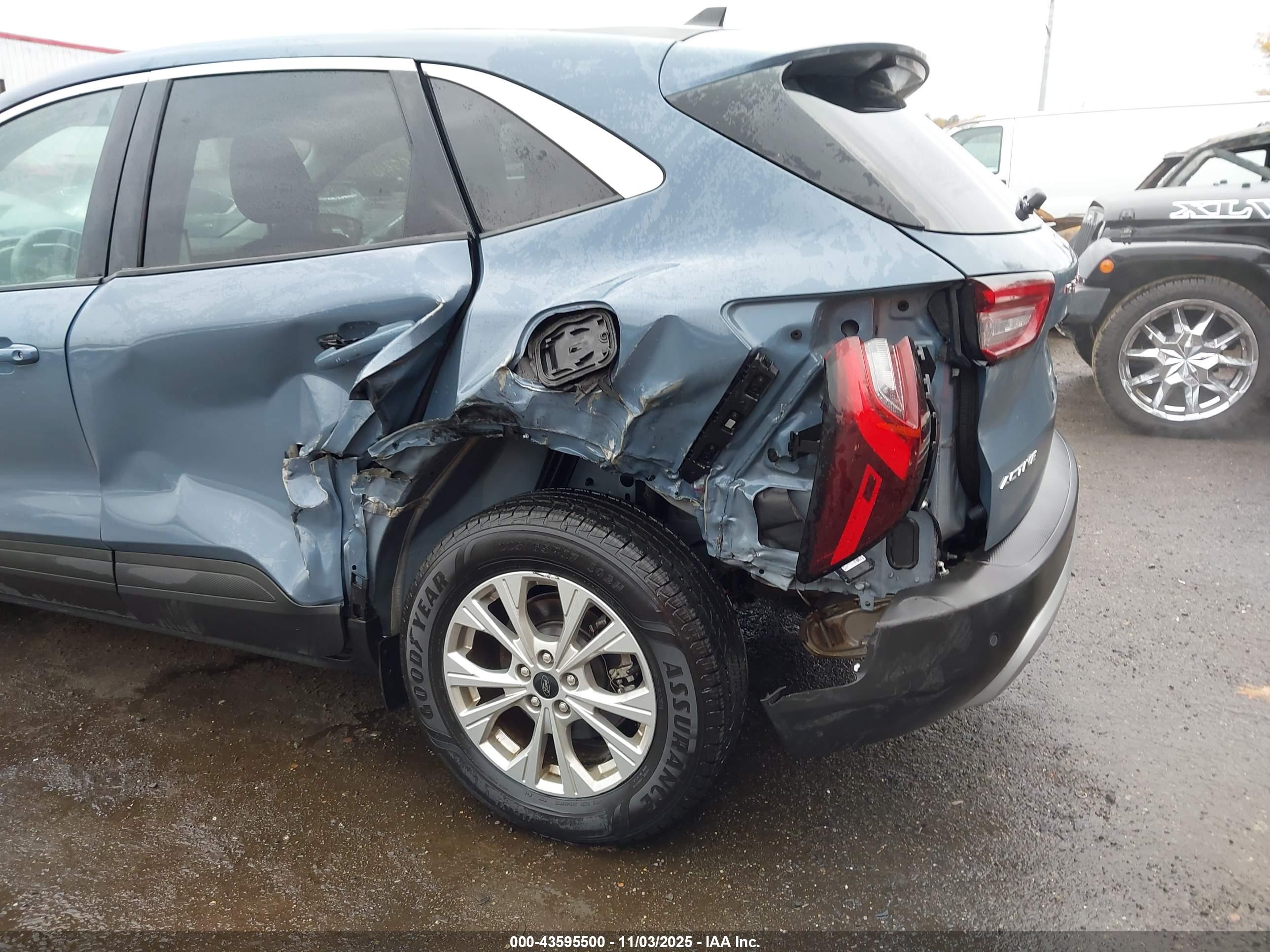 FORD ESCAPE image 6