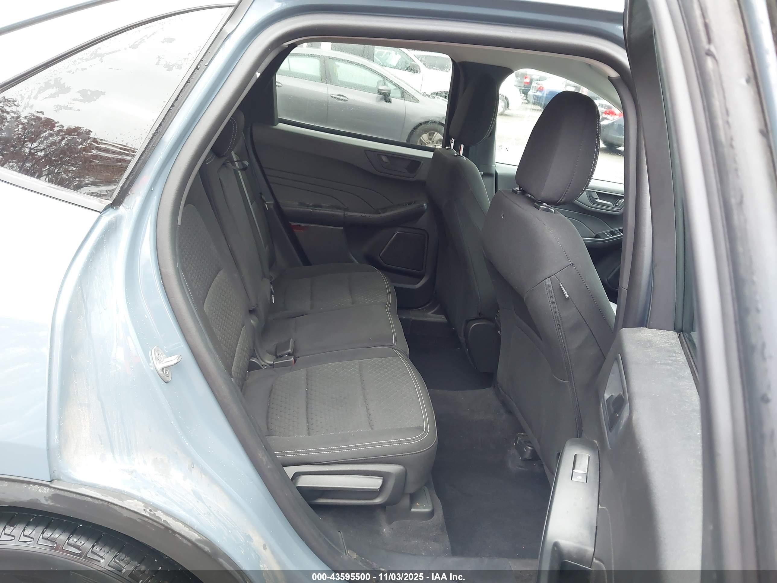 FORD ESCAPE image 8