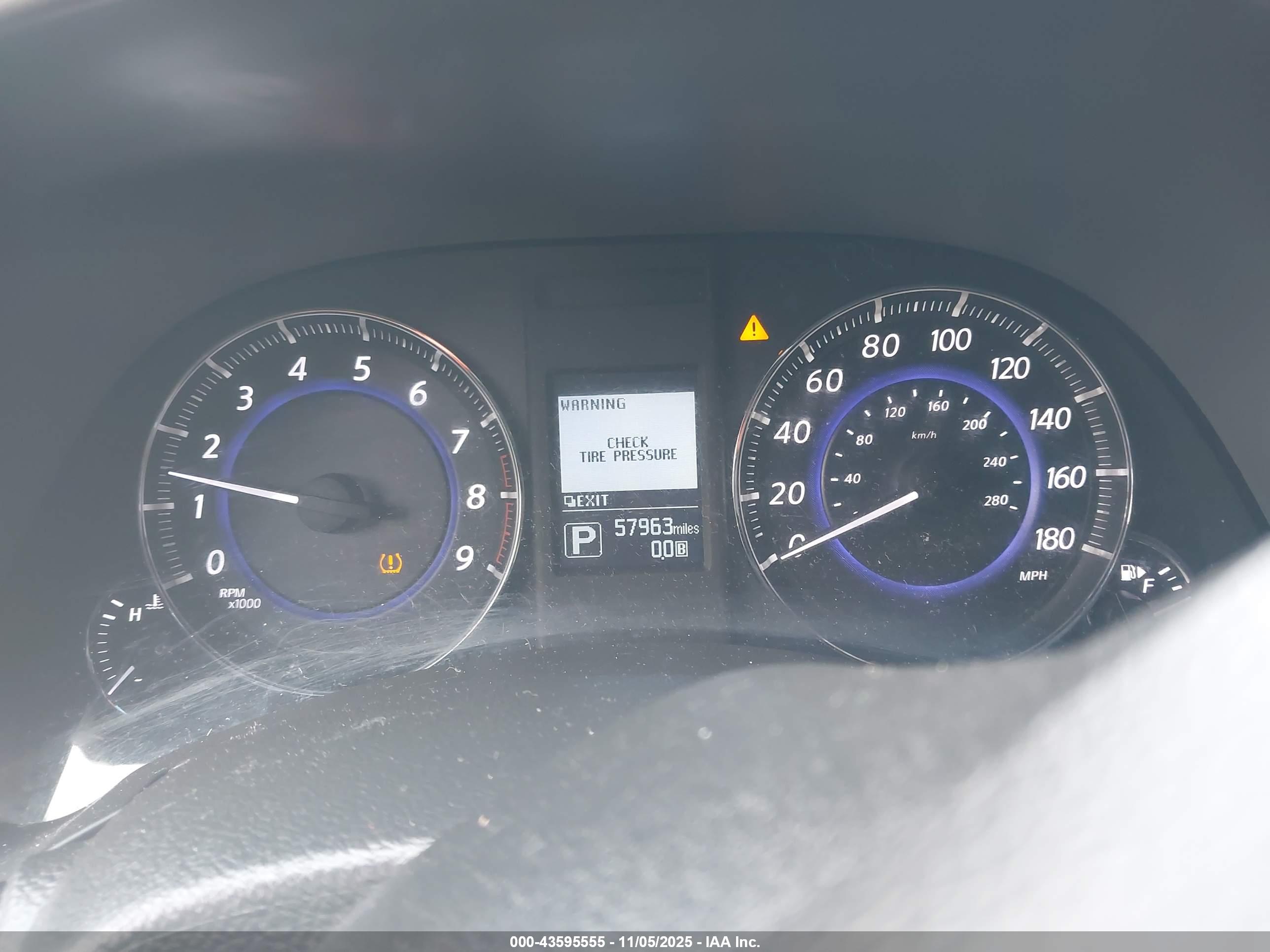 INFINITI QX70 image 7