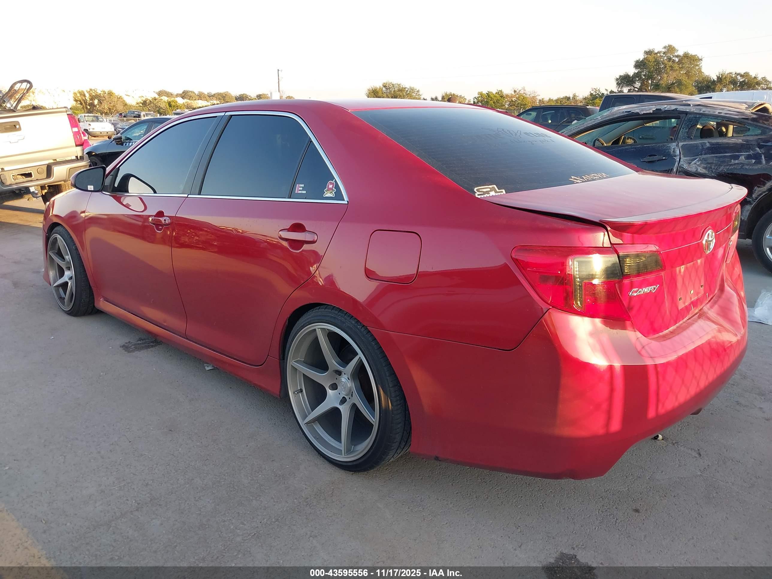 TOYOTA CAMRY image 3