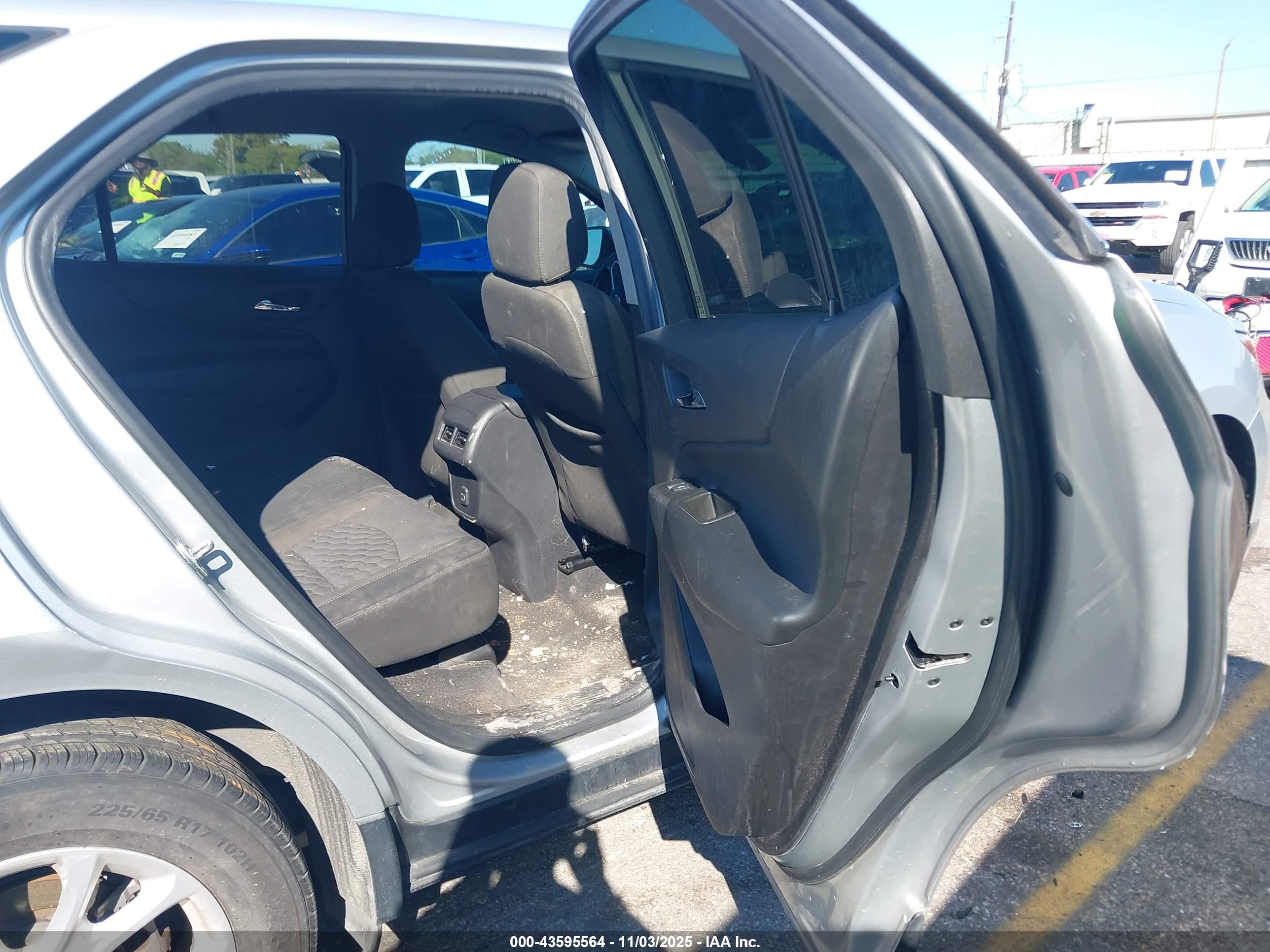 CHEVROLET EQUINOX image 8
