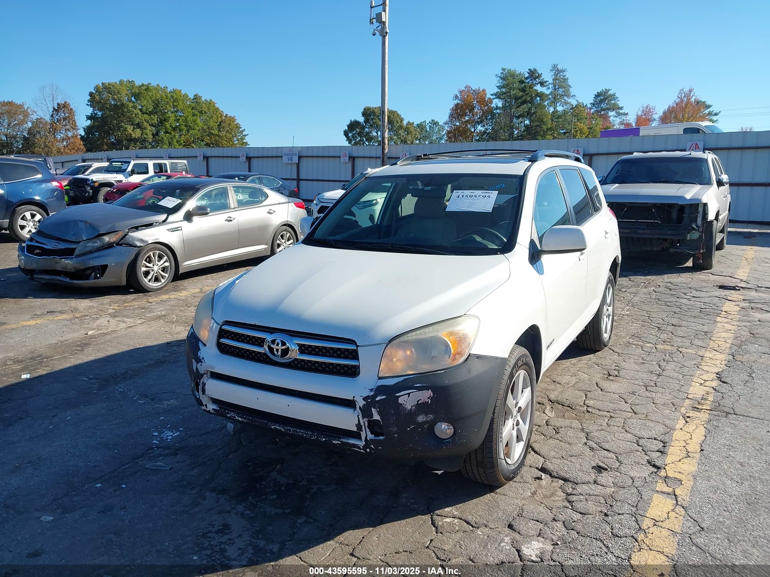 TOYOTA RAV4 image 2