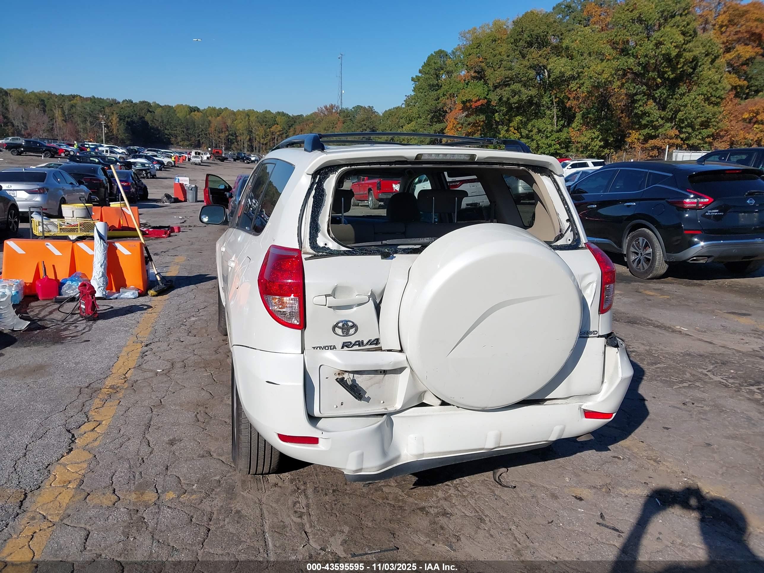 TOYOTA RAV4 image 3