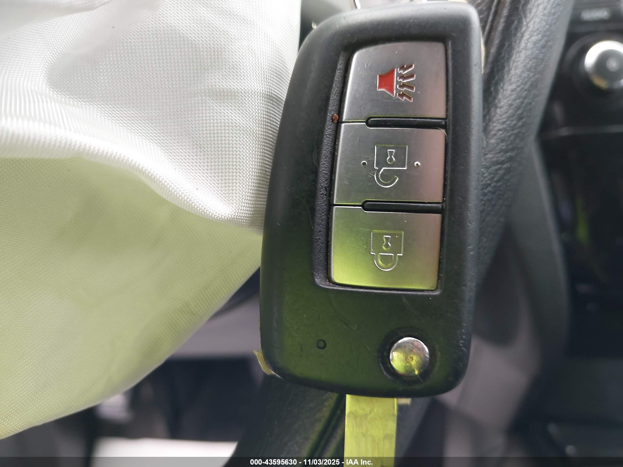 NISSAN ROGUE image 11