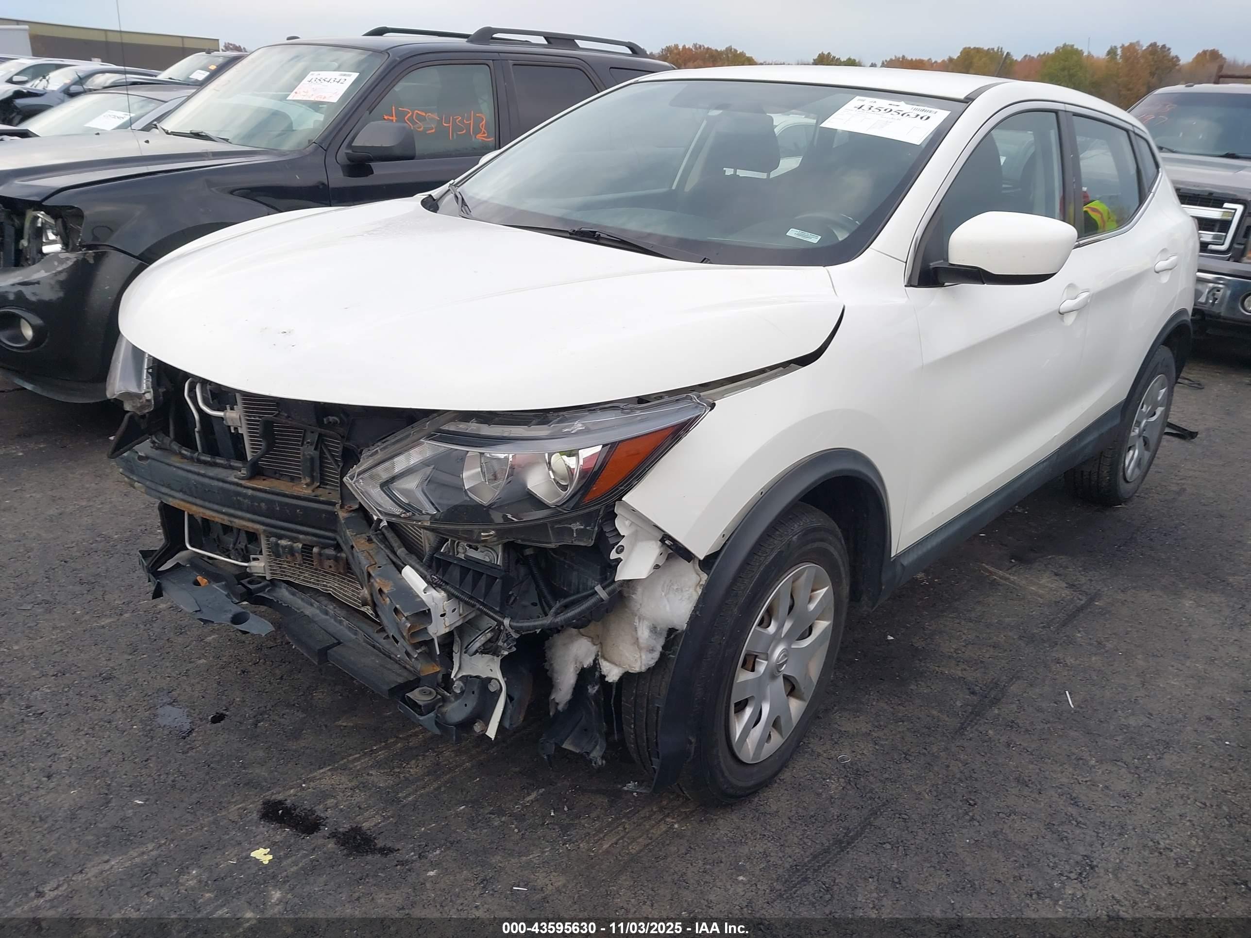 NISSAN ROGUE image 2