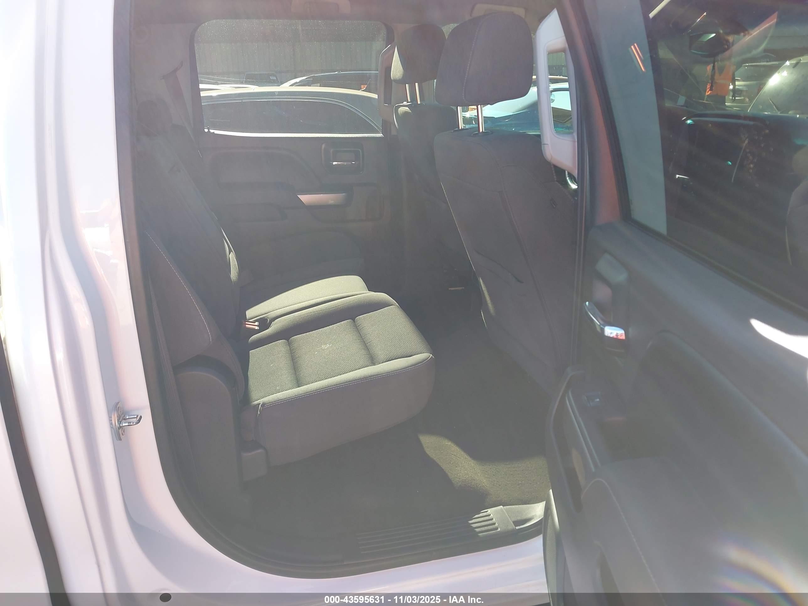 CHEVROLET SILVERADO image 8