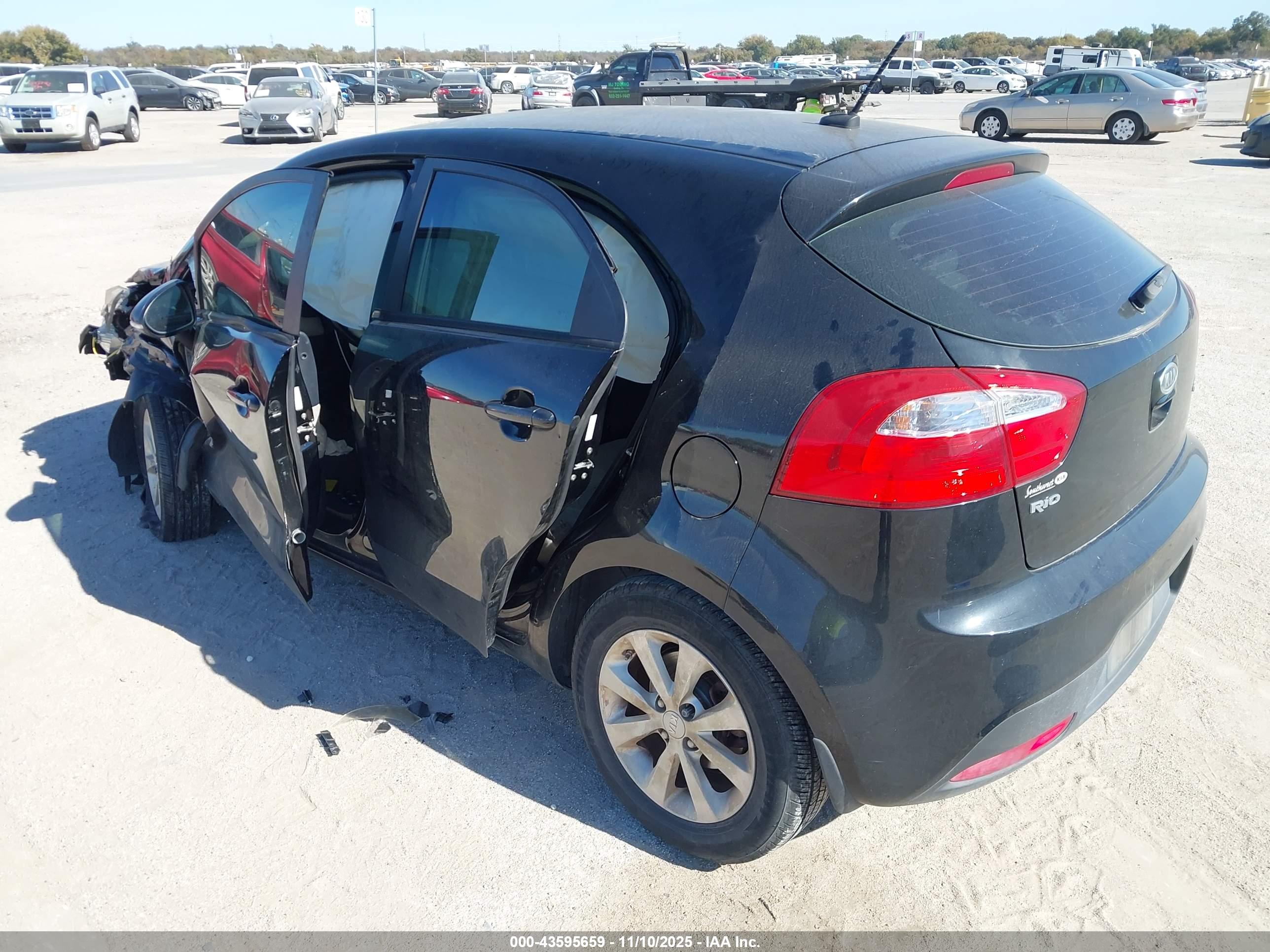 KIA RIO5 image 3