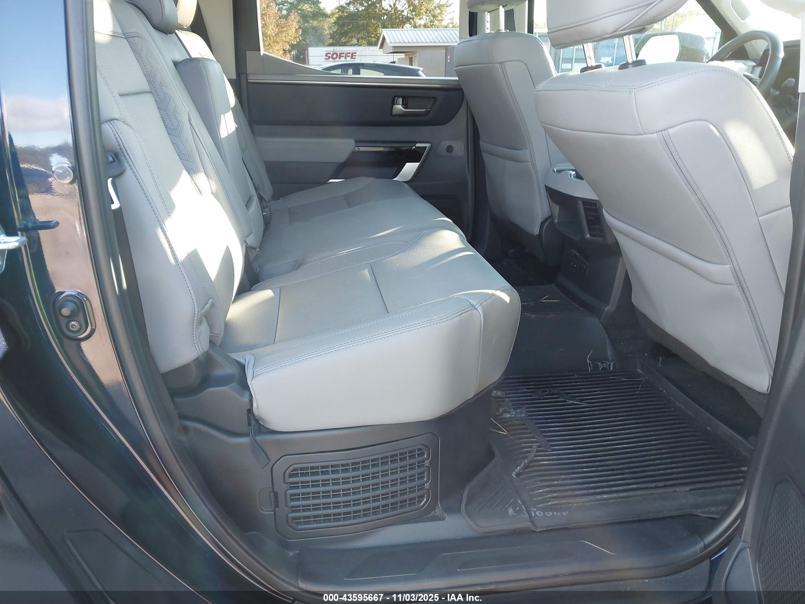 TOYOTA TUNDRA image 8