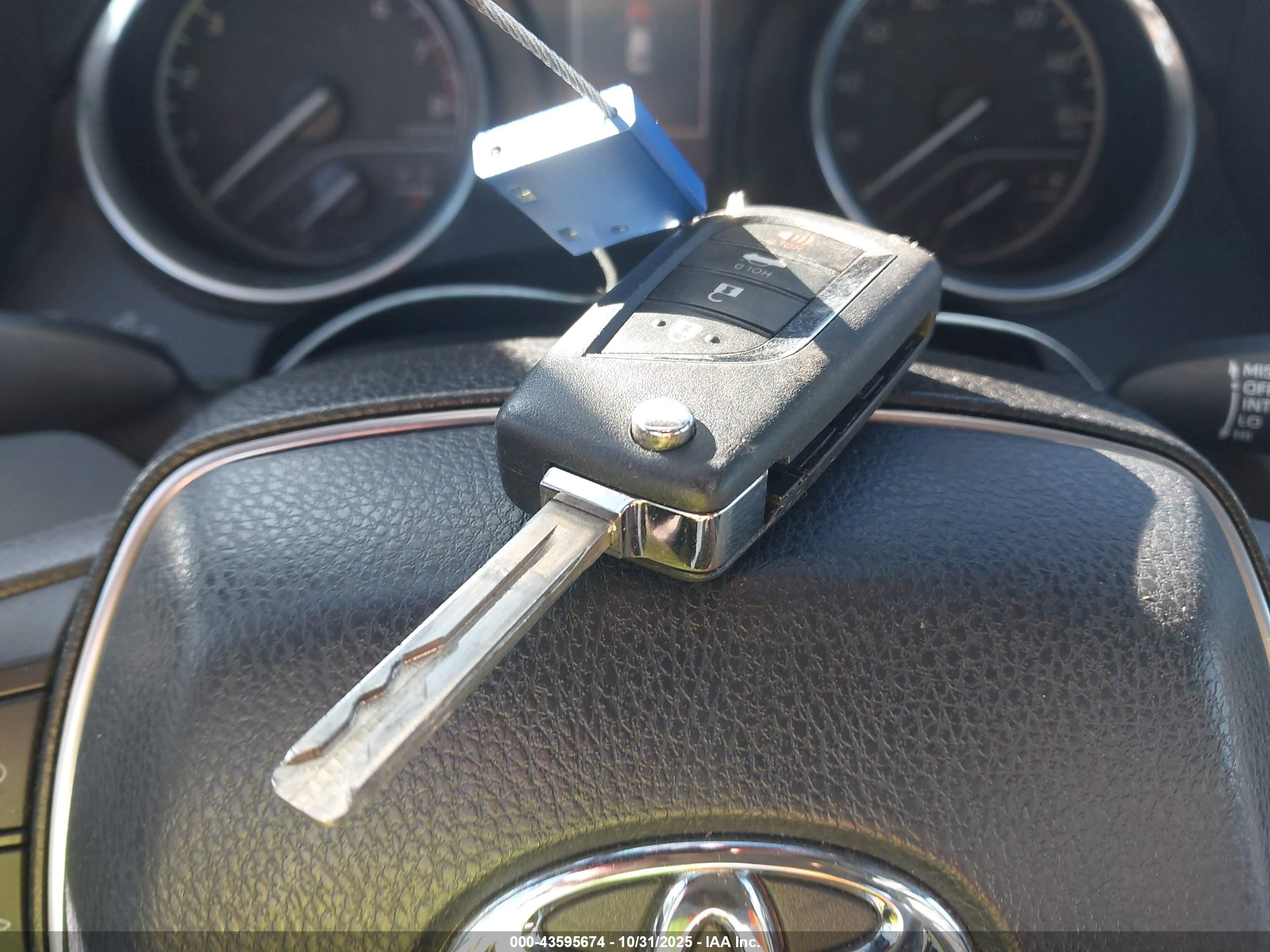 TOYOTA CAMRY image 11