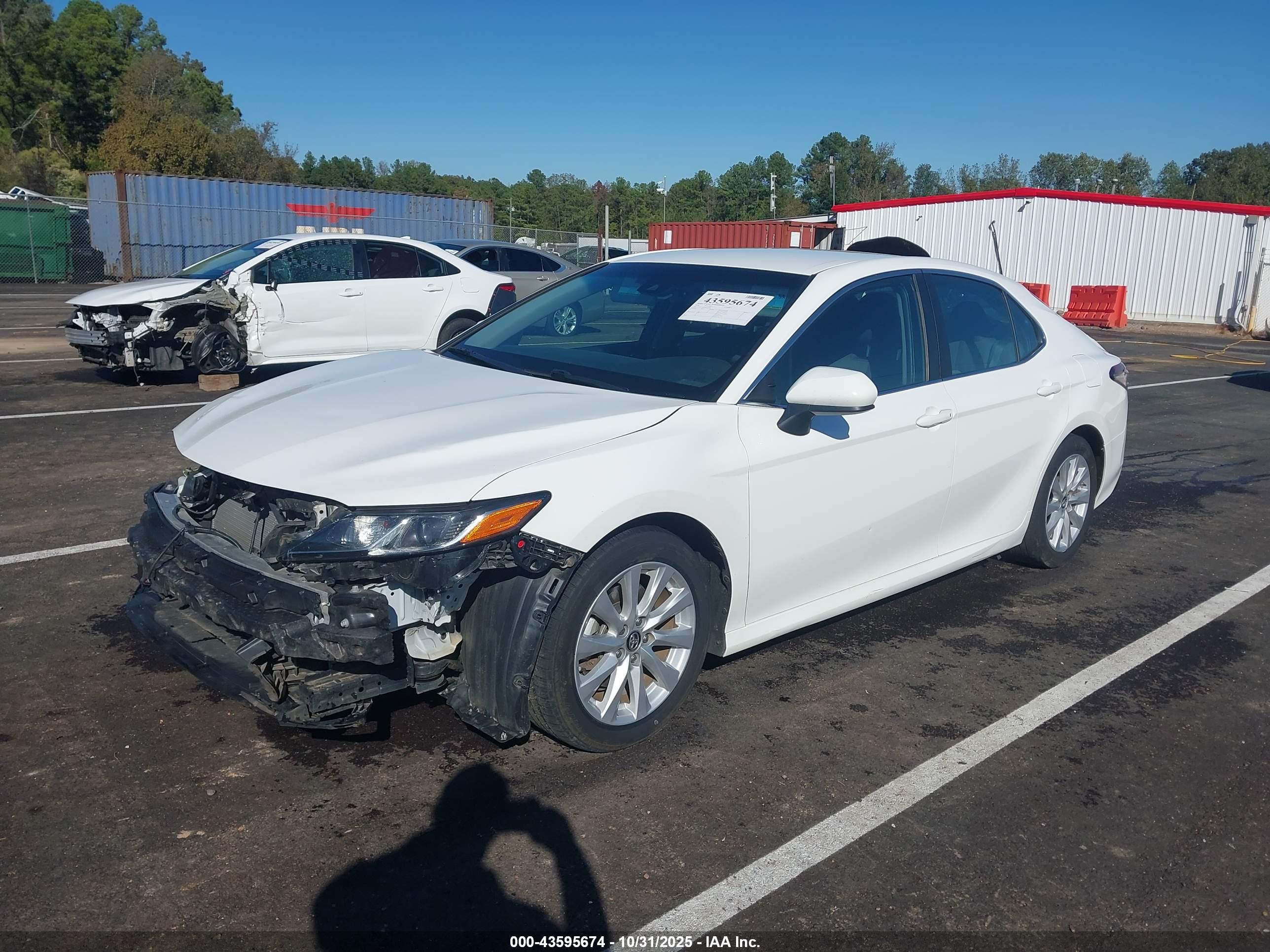 TOYOTA CAMRY image 2