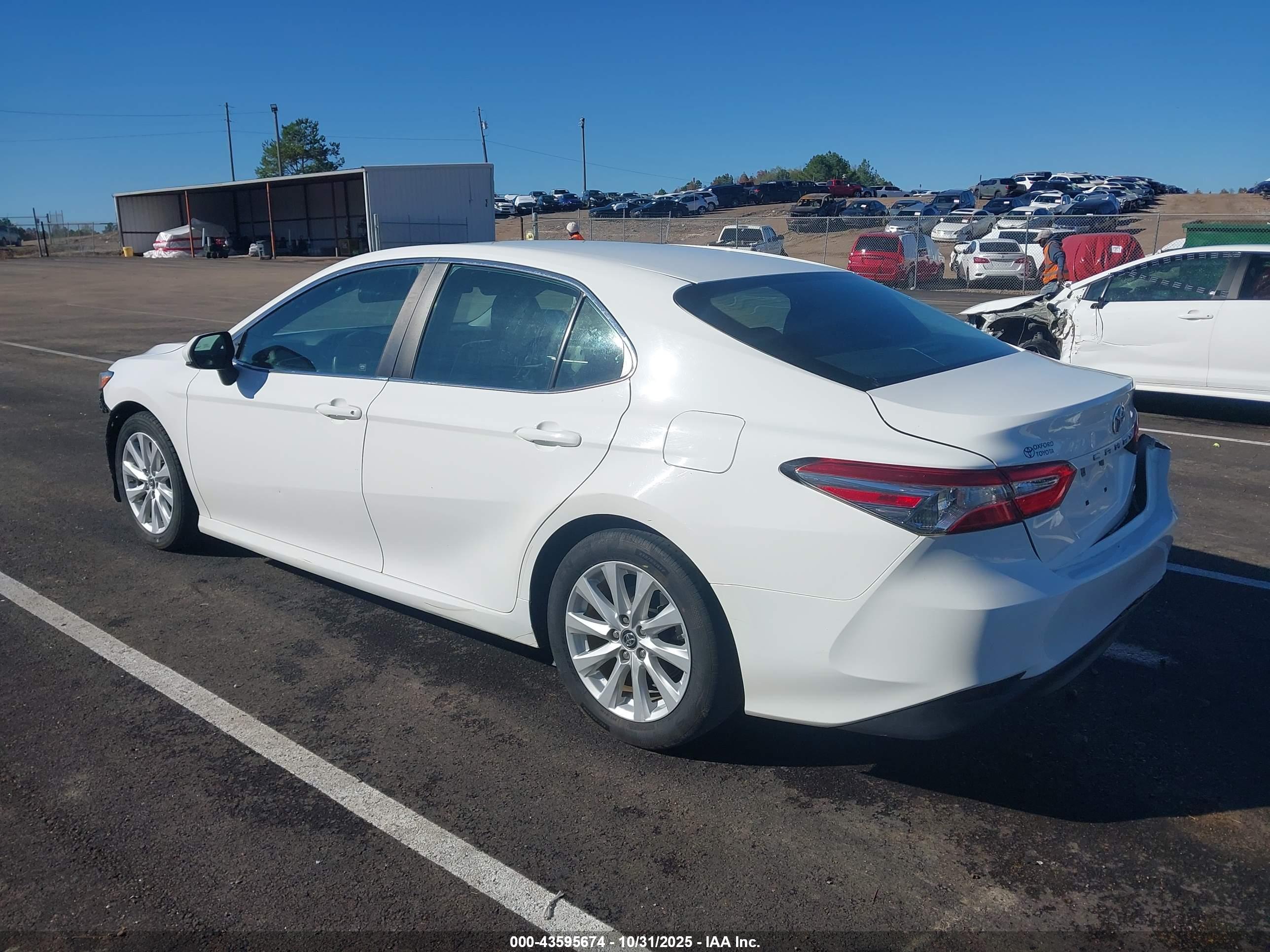TOYOTA CAMRY image 3