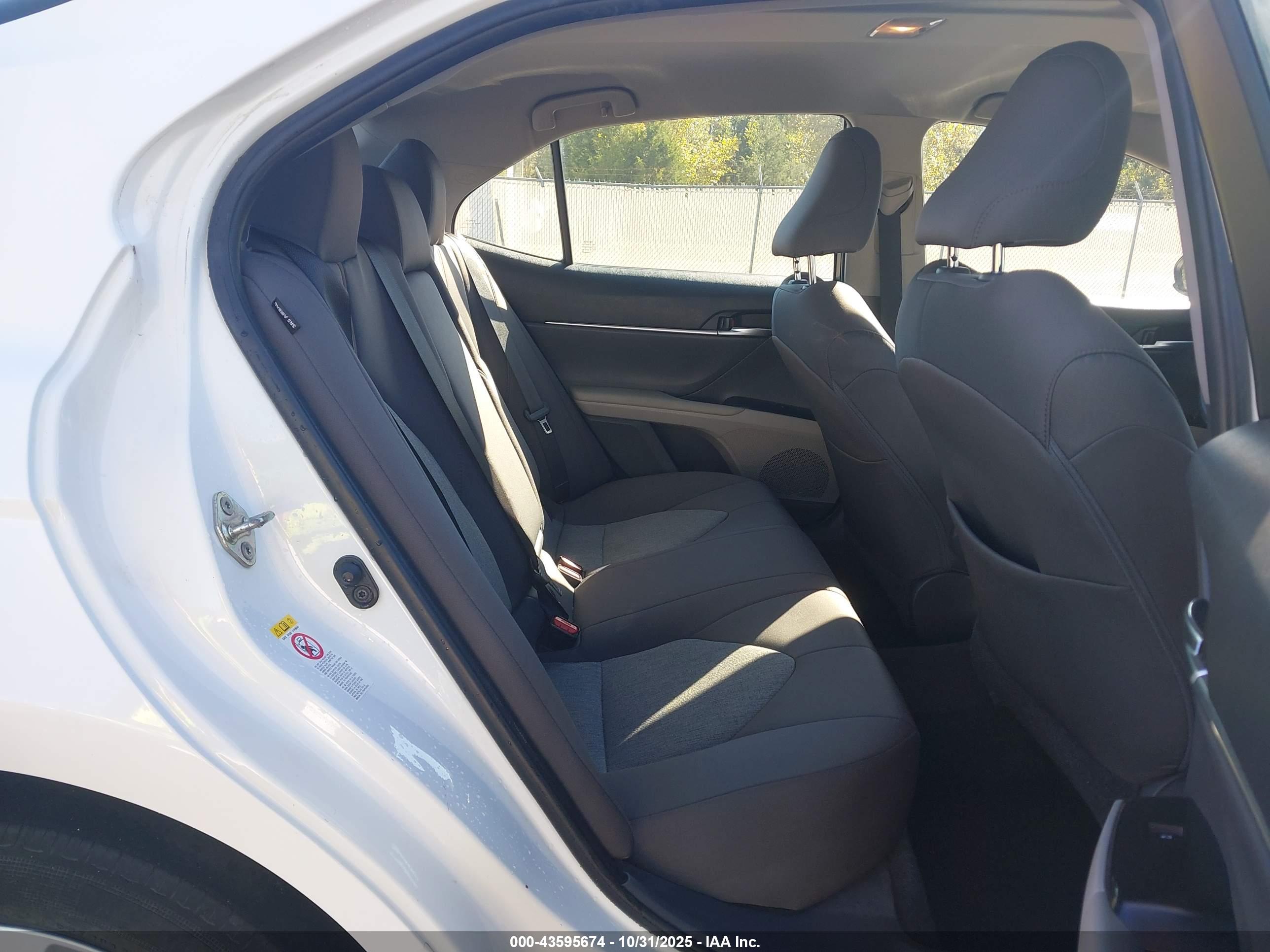 TOYOTA CAMRY image 8