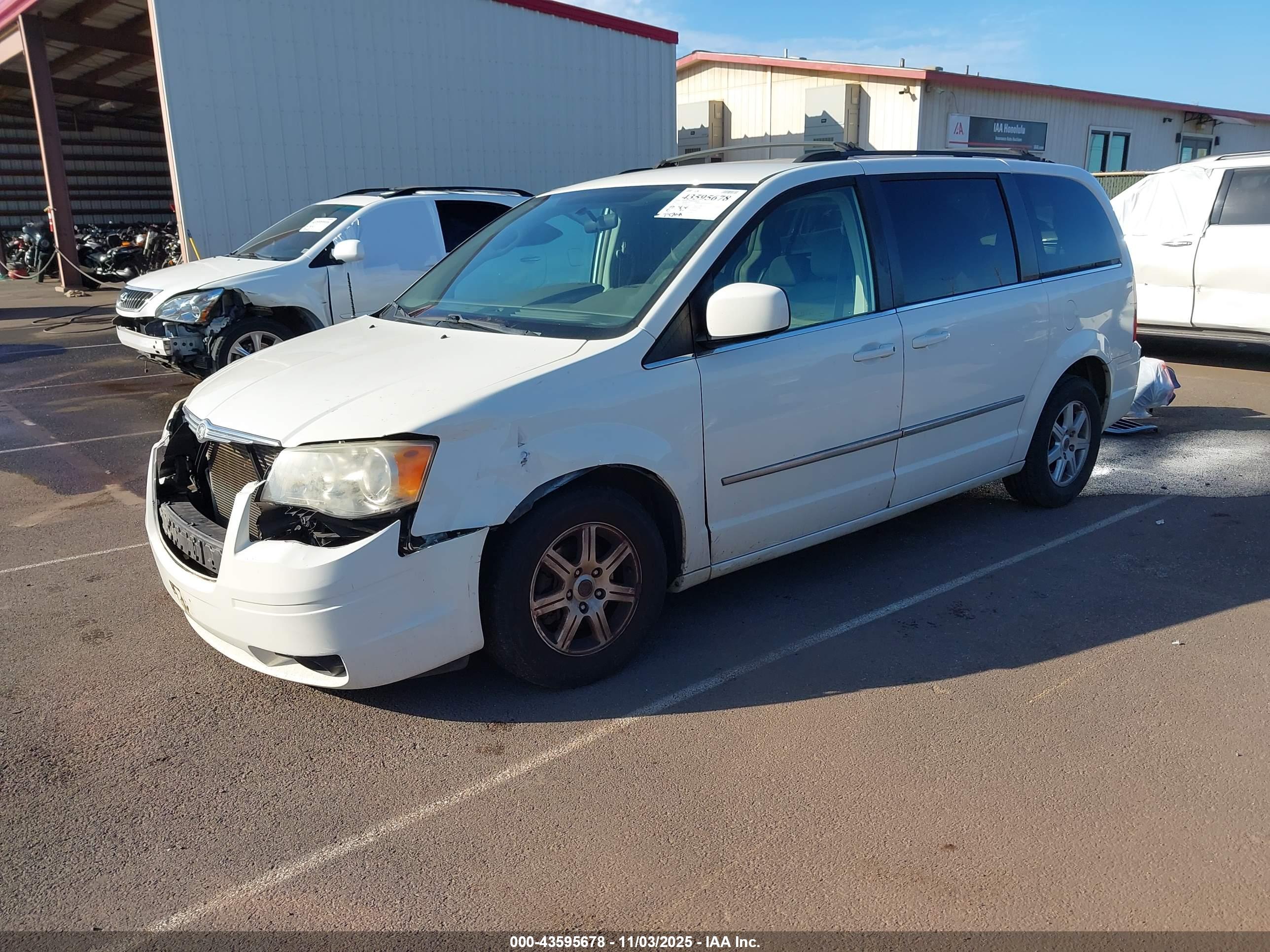 CHRYSLER TOWN image 2