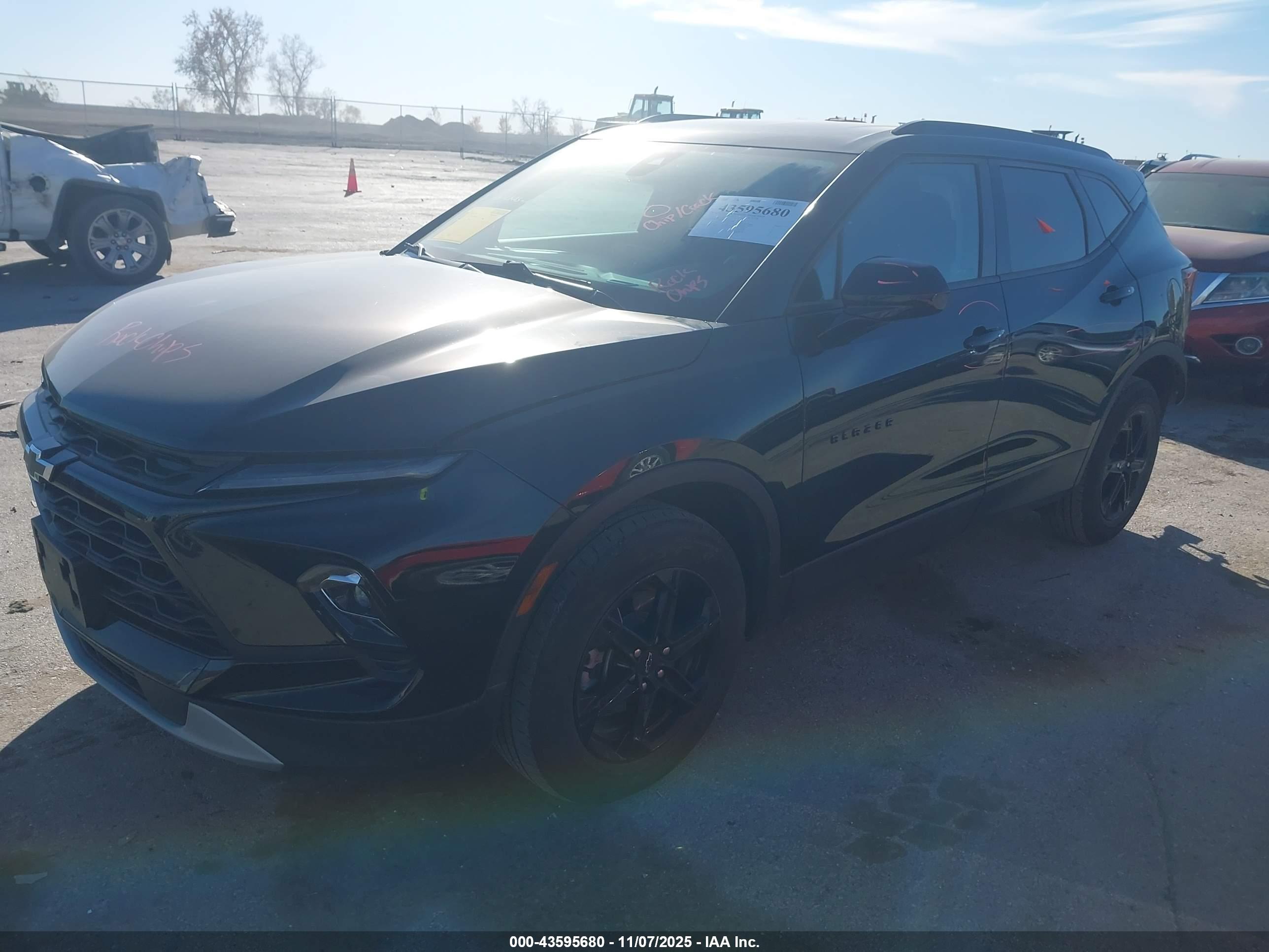 CHEVROLET BLAZER image 2