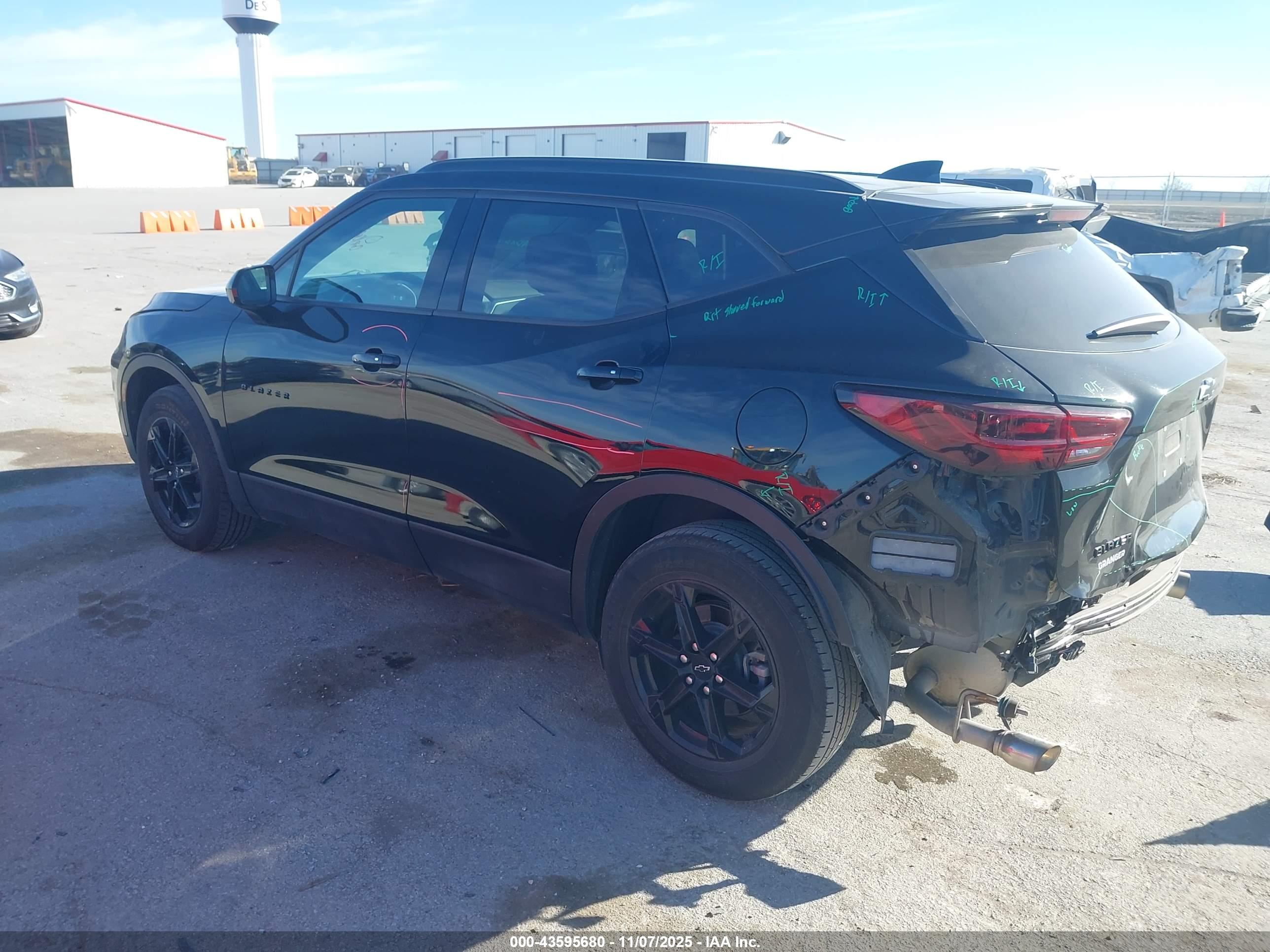 CHEVROLET BLAZER image 3