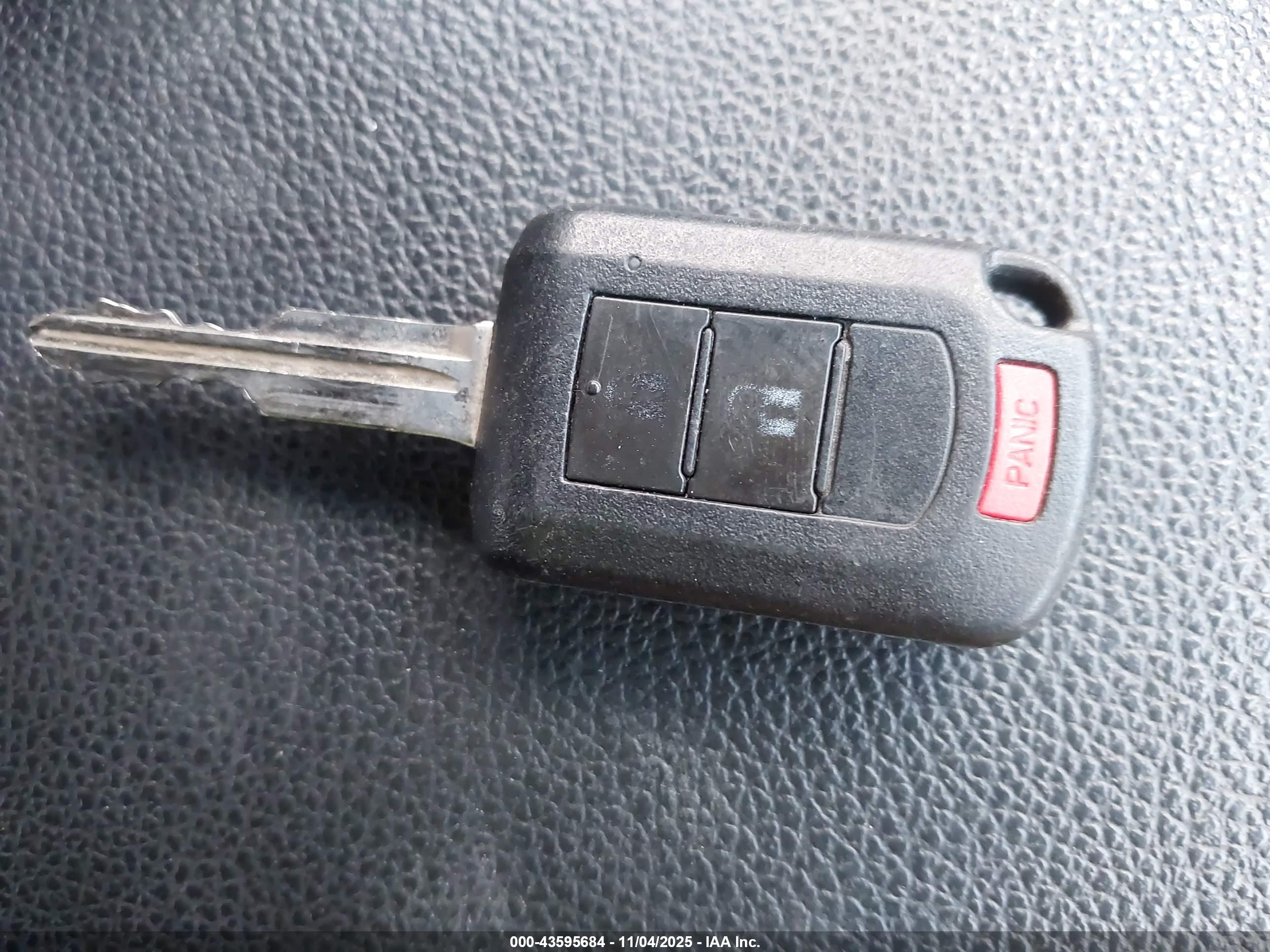 MITSUBISHI OUTLANDER image 11