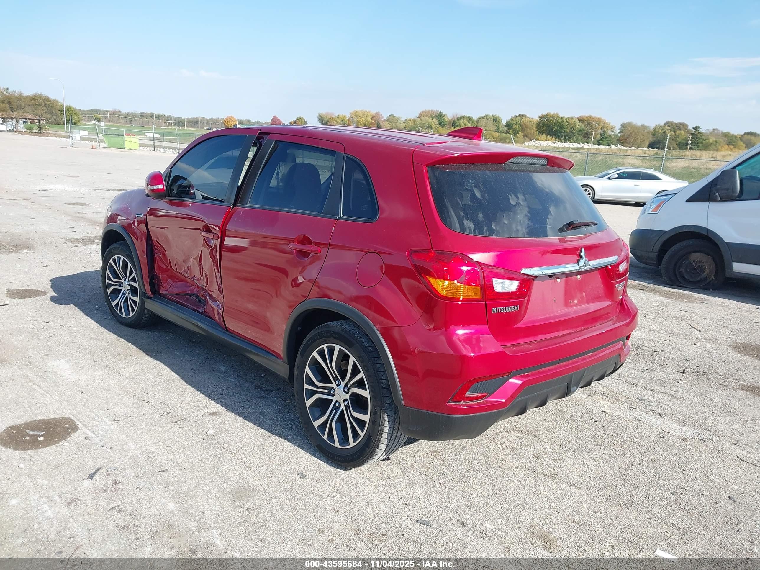 MITSUBISHI OUTLANDER image 3