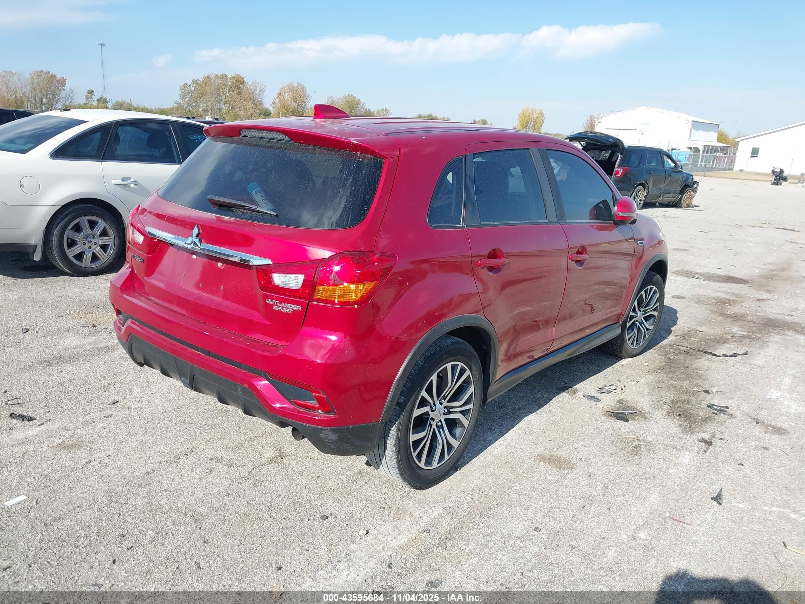 MITSUBISHI OUTLANDER image 4
