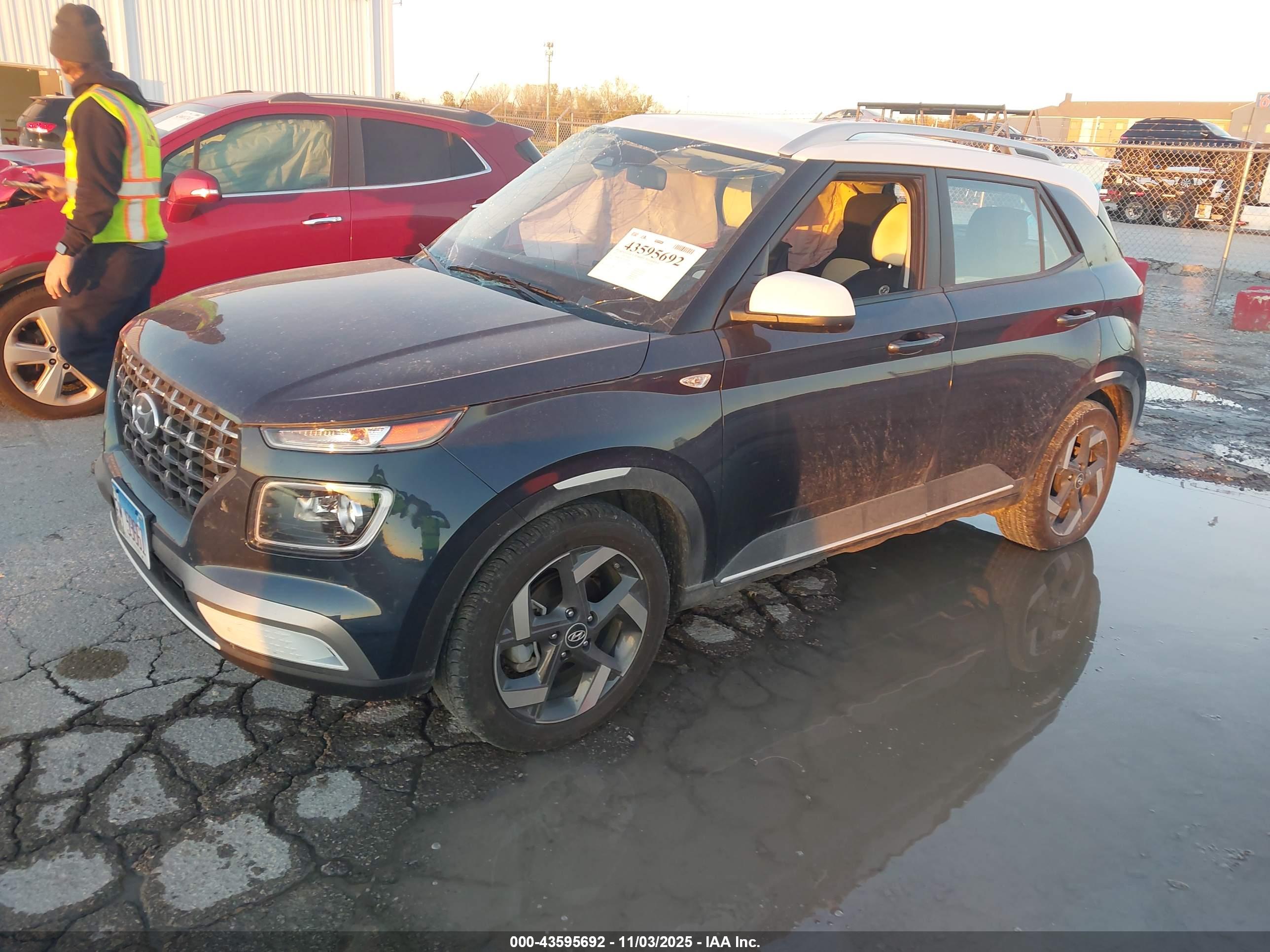 HYUNDAI VENUE image 2