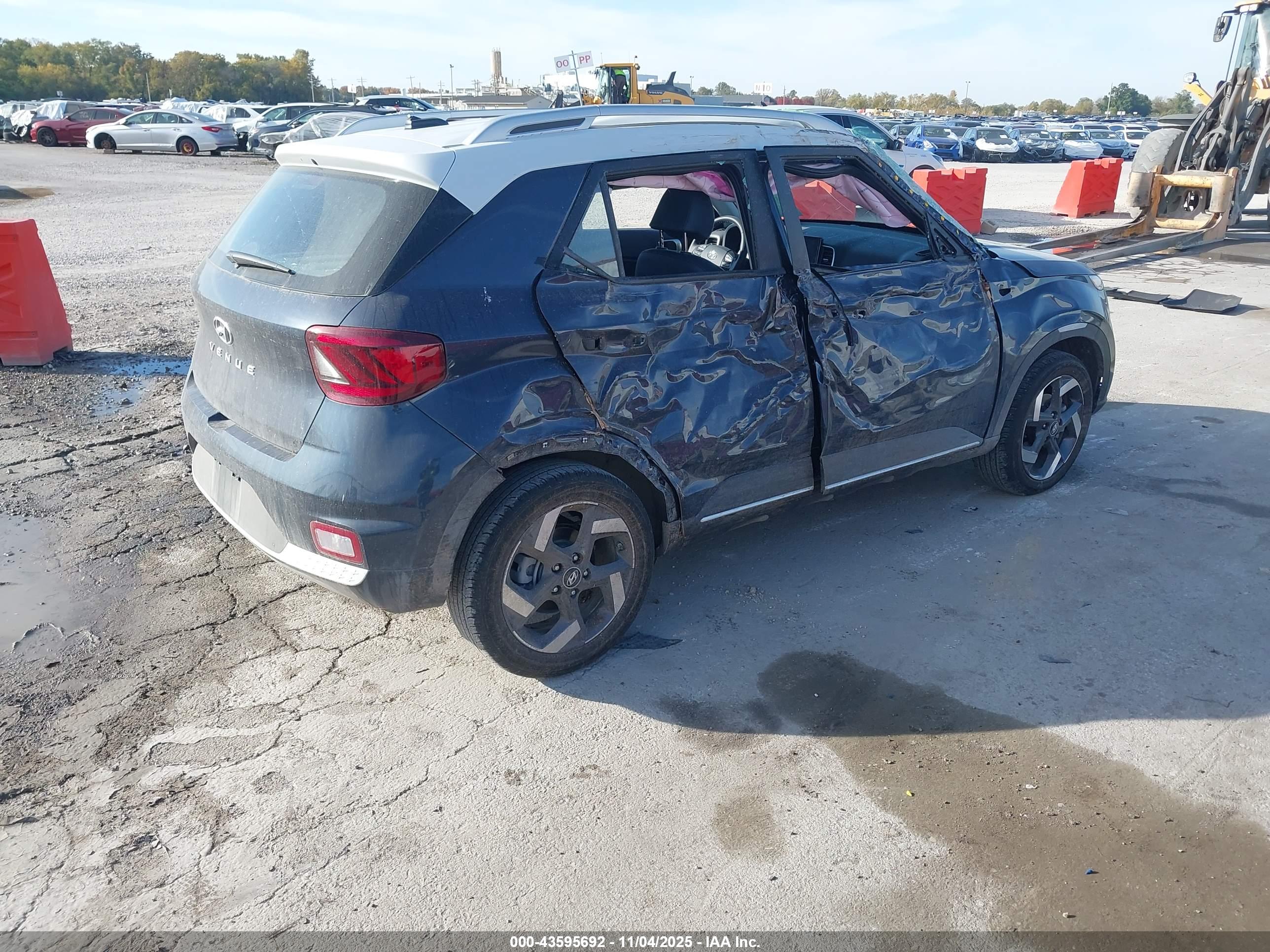 HYUNDAI VENUE image 4