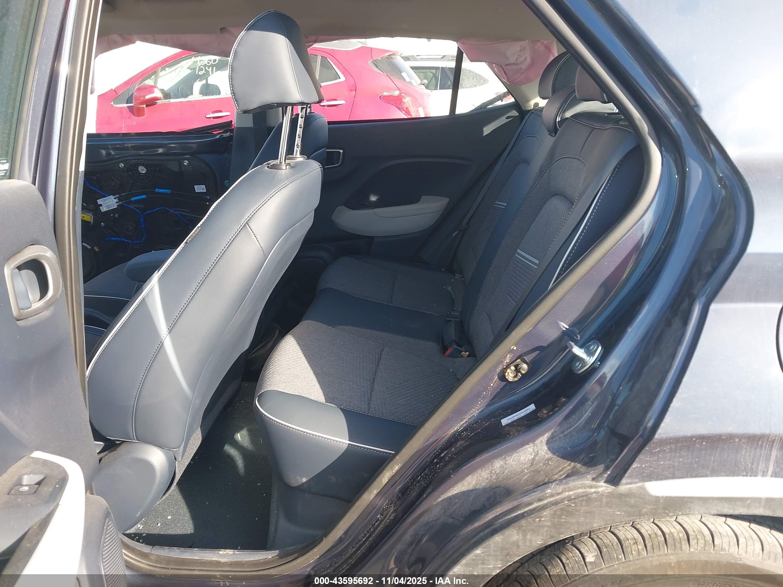 HYUNDAI VENUE image 8