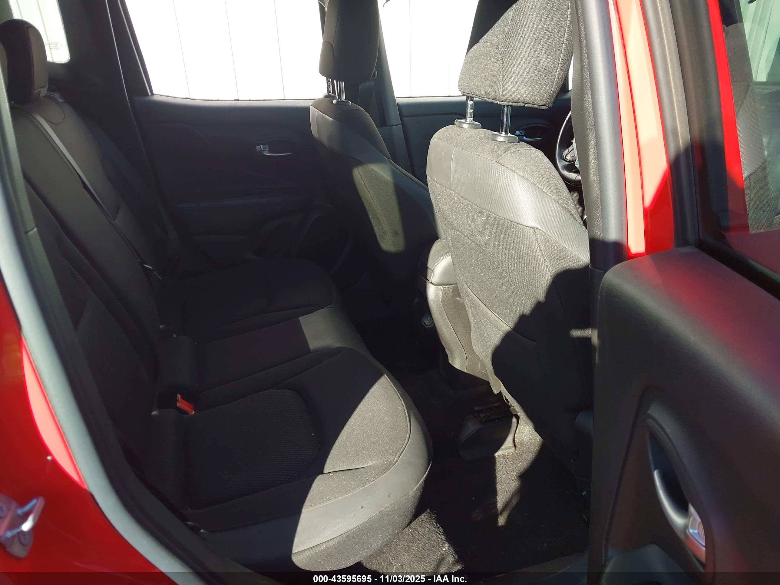 JEEP RENEGADE image 8