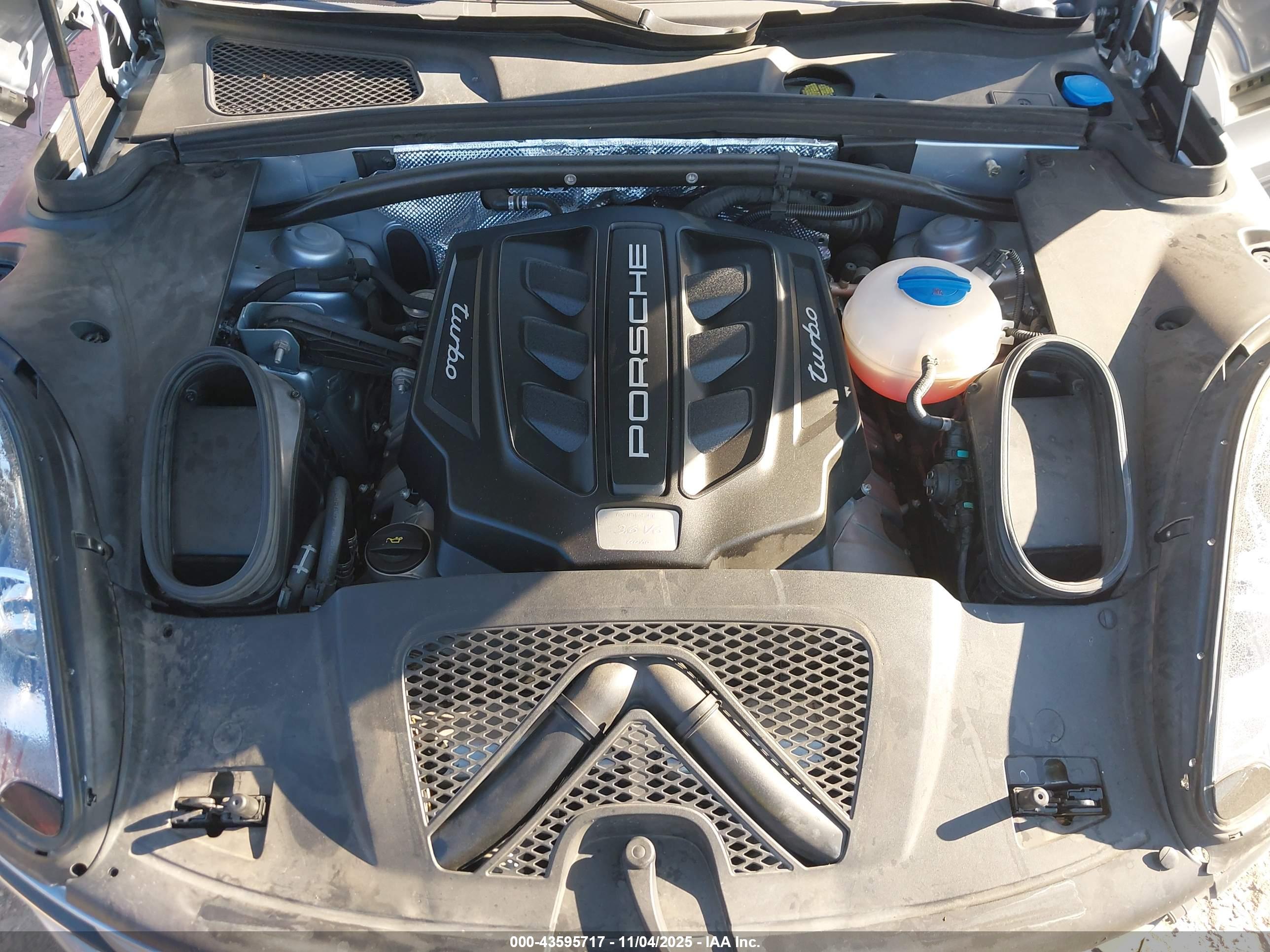 PORSCHE MACAN image 10