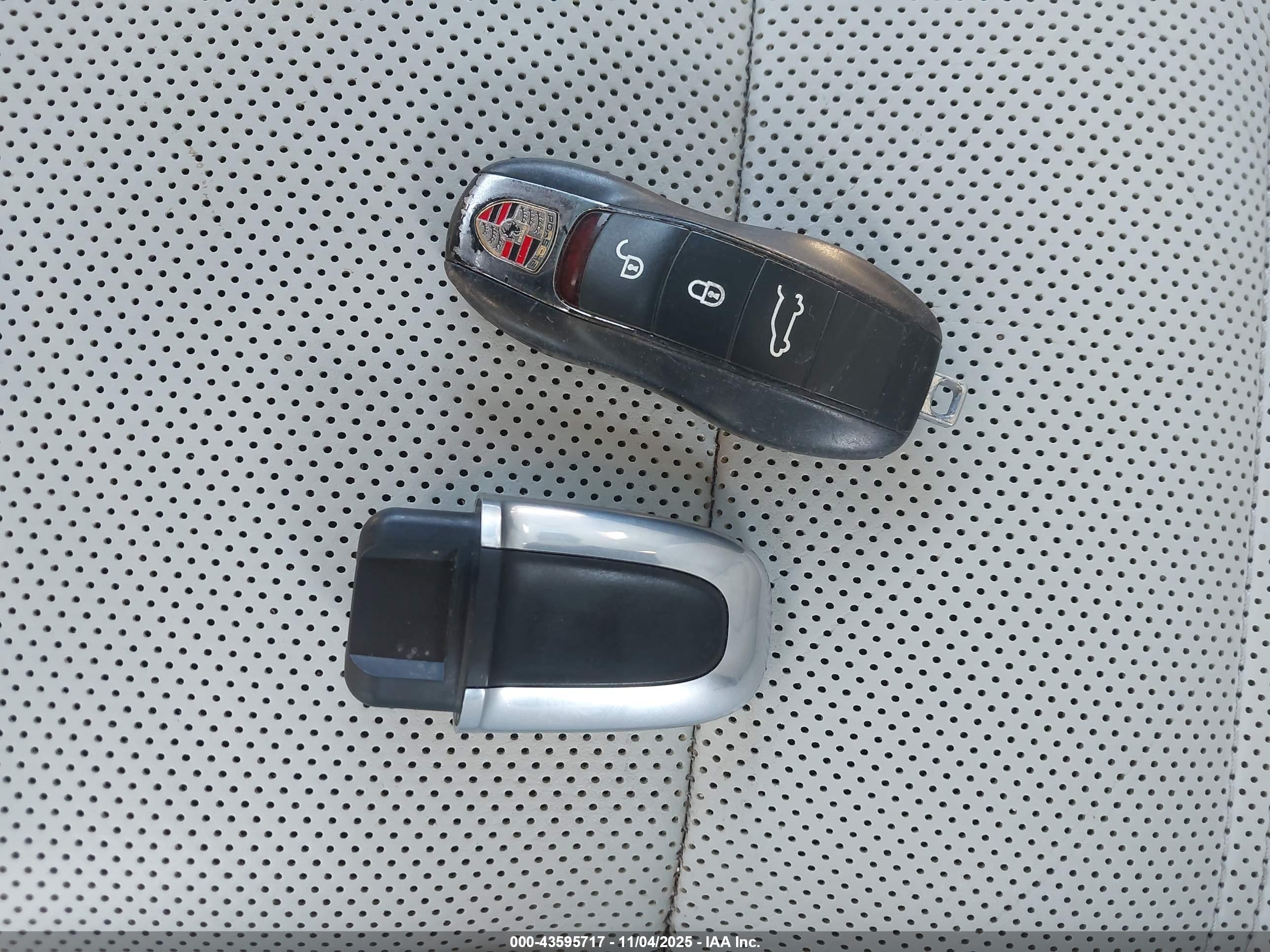 PORSCHE MACAN image 11