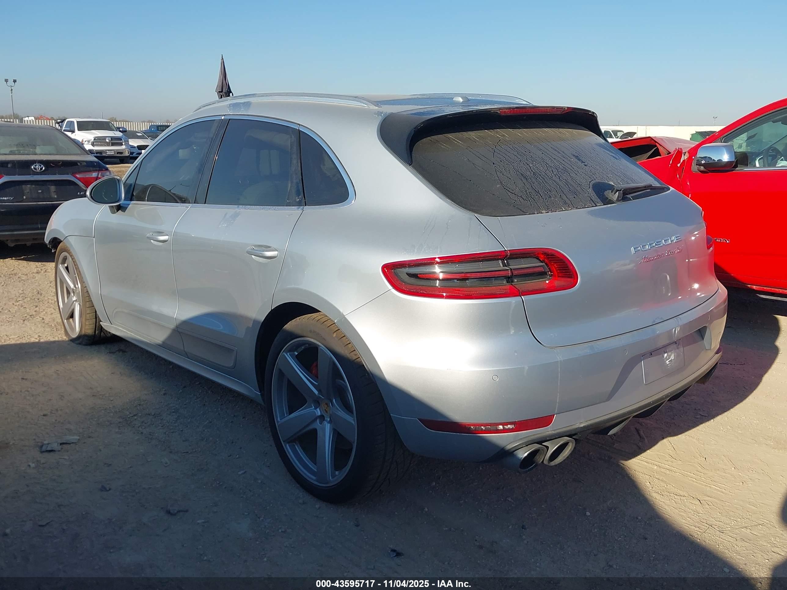 PORSCHE MACAN image 3