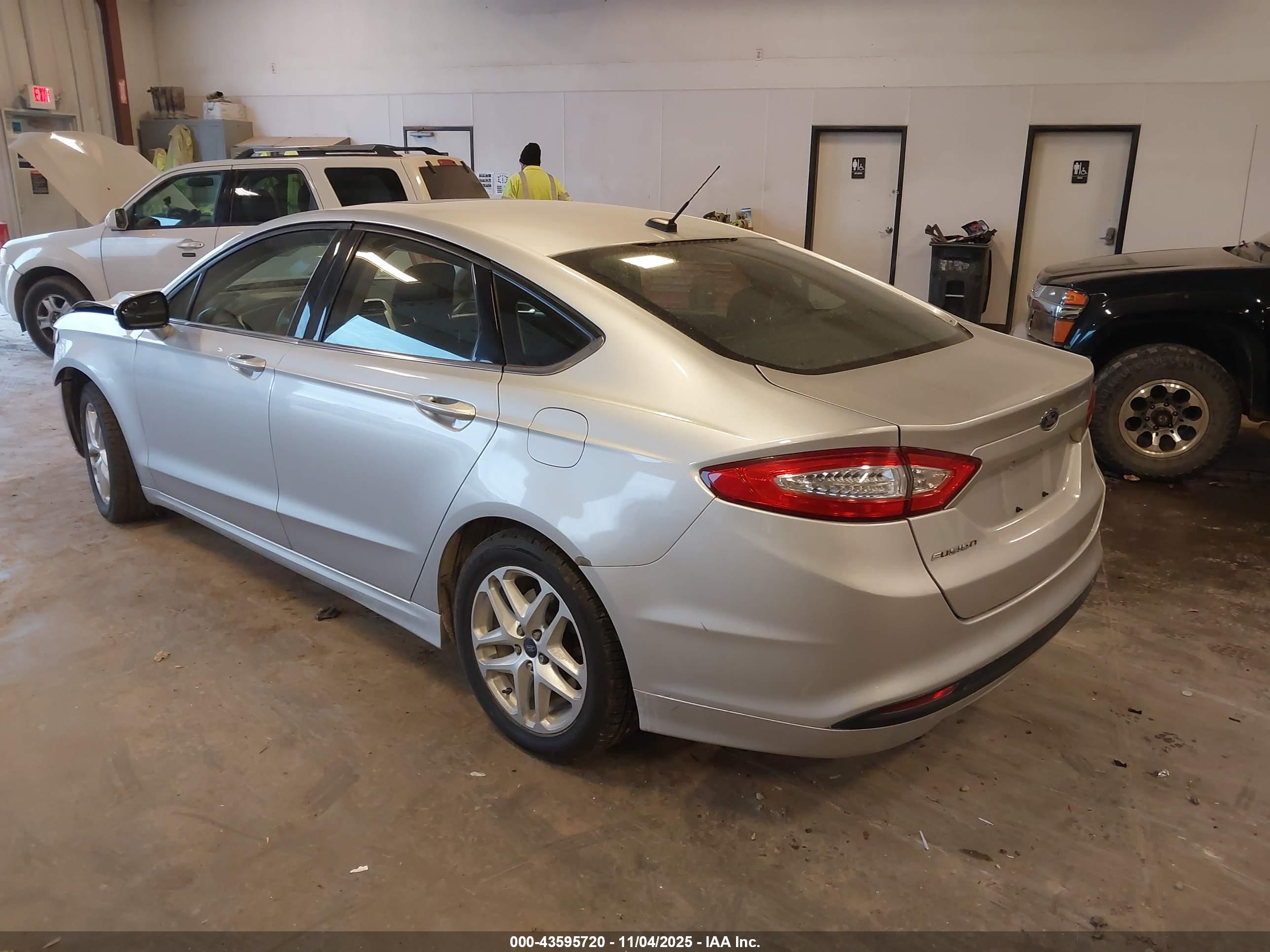FORD FUSION image 3