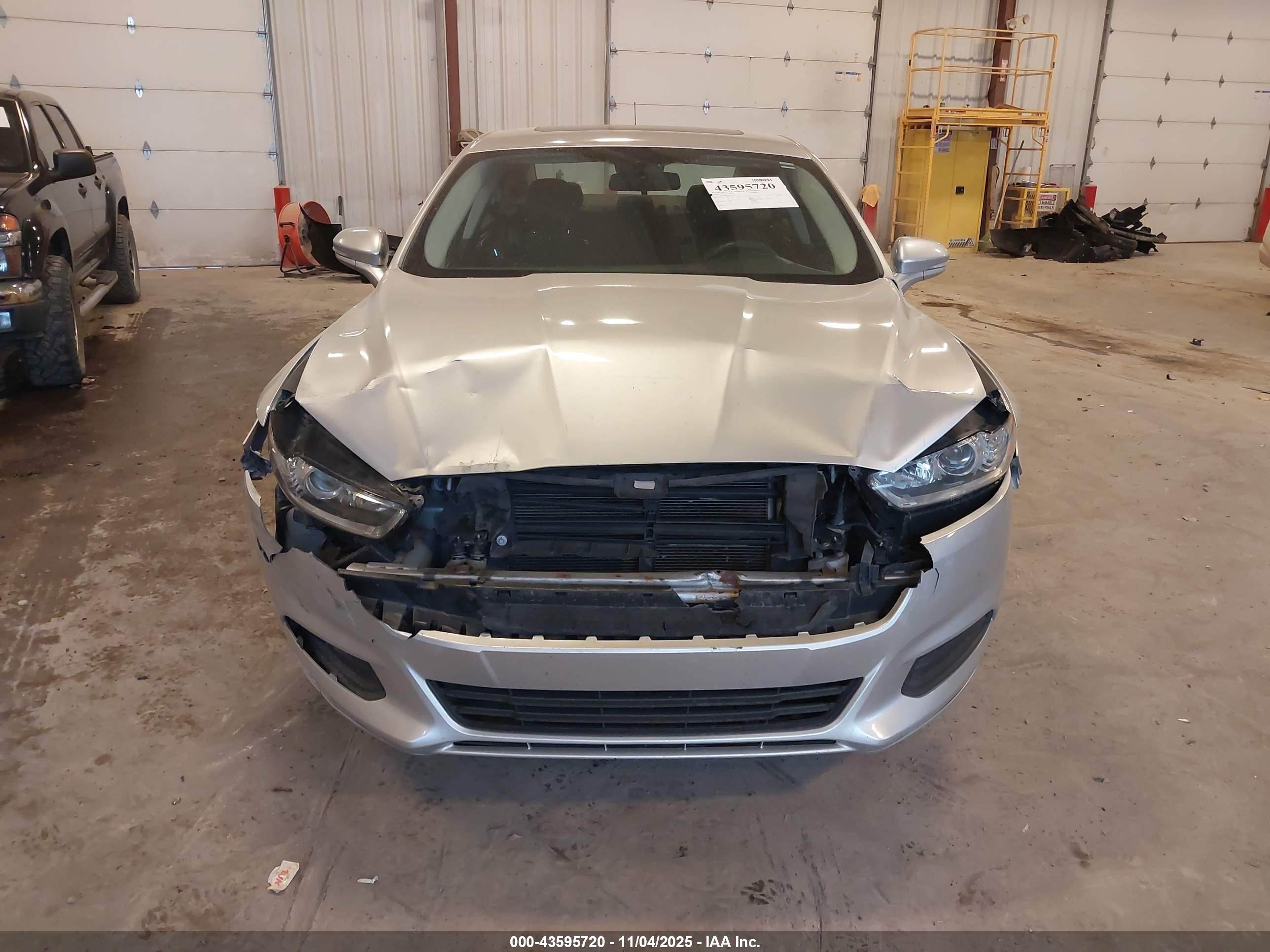 FORD FUSION image 6