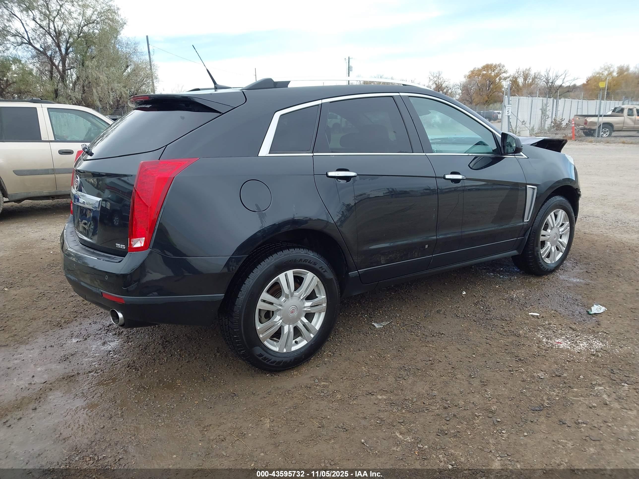 CADILLAC SRX image 4